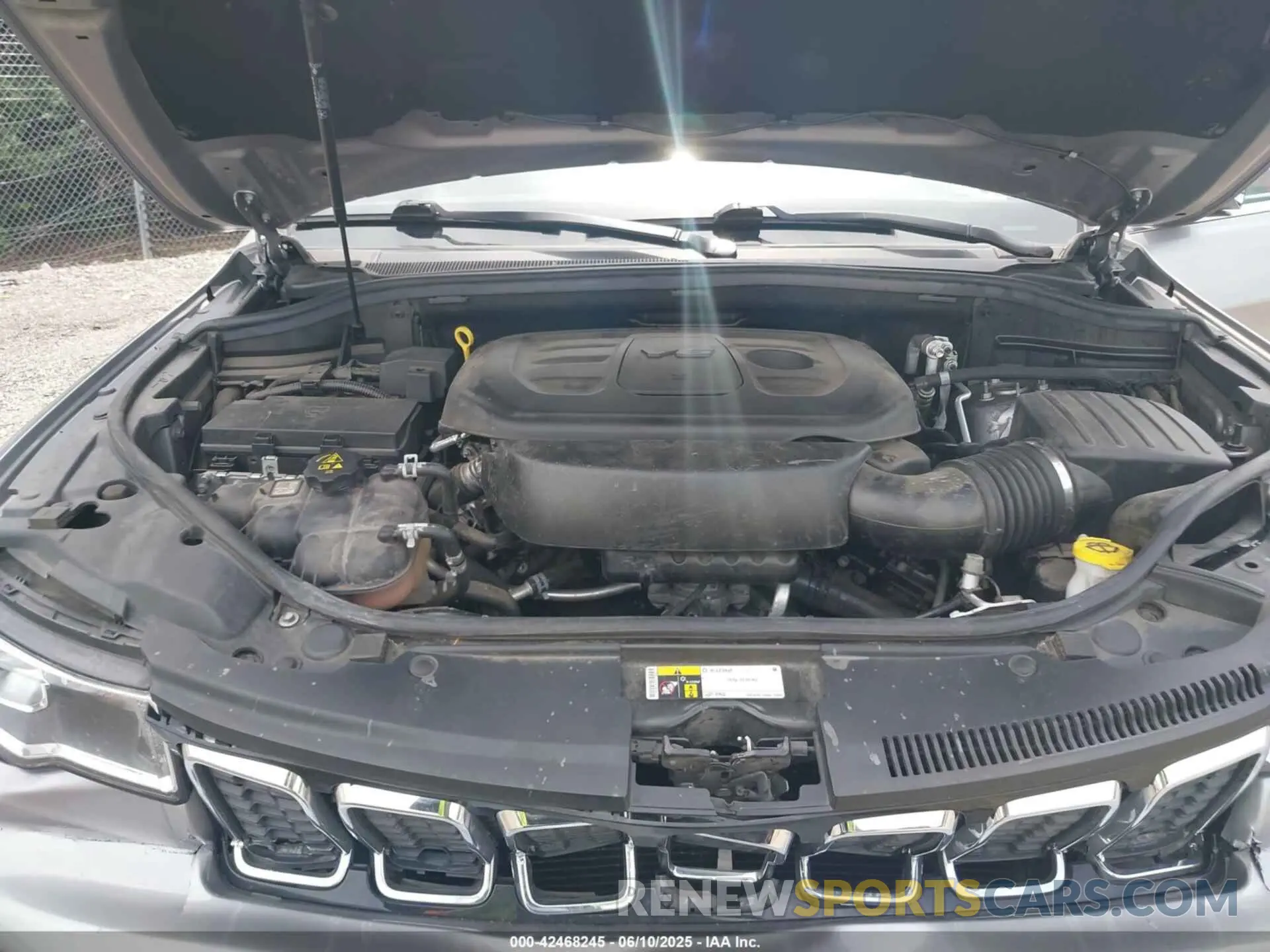 10 Photograph of a damaged car 1C4RJFAG8KC724748 JEEP GRAND CHEROKEE 2019