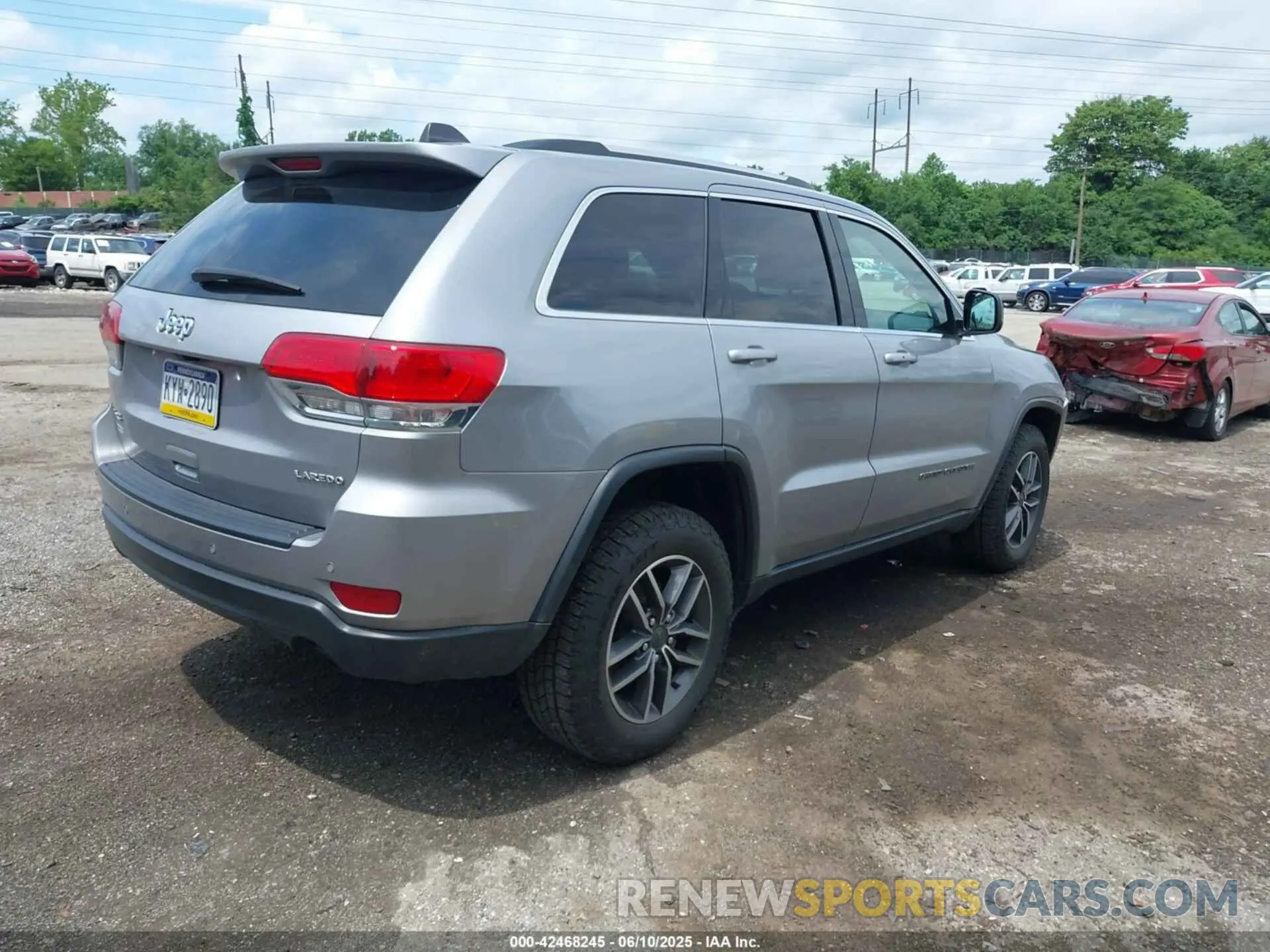 4 Photograph of a damaged car 1C4RJFAG8KC724748 JEEP GRAND CHEROKEE 2019