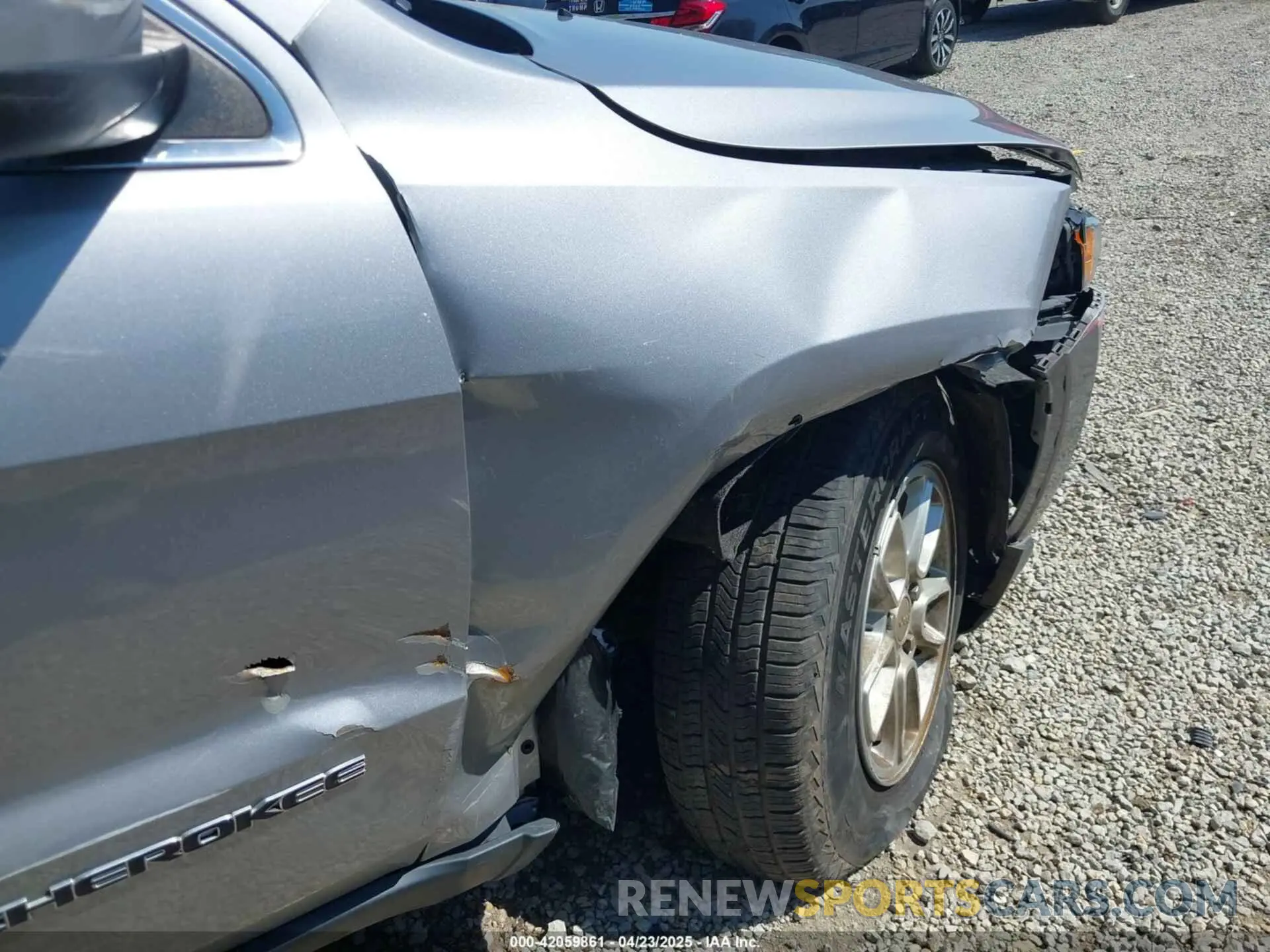 18 Photograph of a damaged car 1C4RJFAG8KC773206 JEEP GRAND CHEROKEE 2019