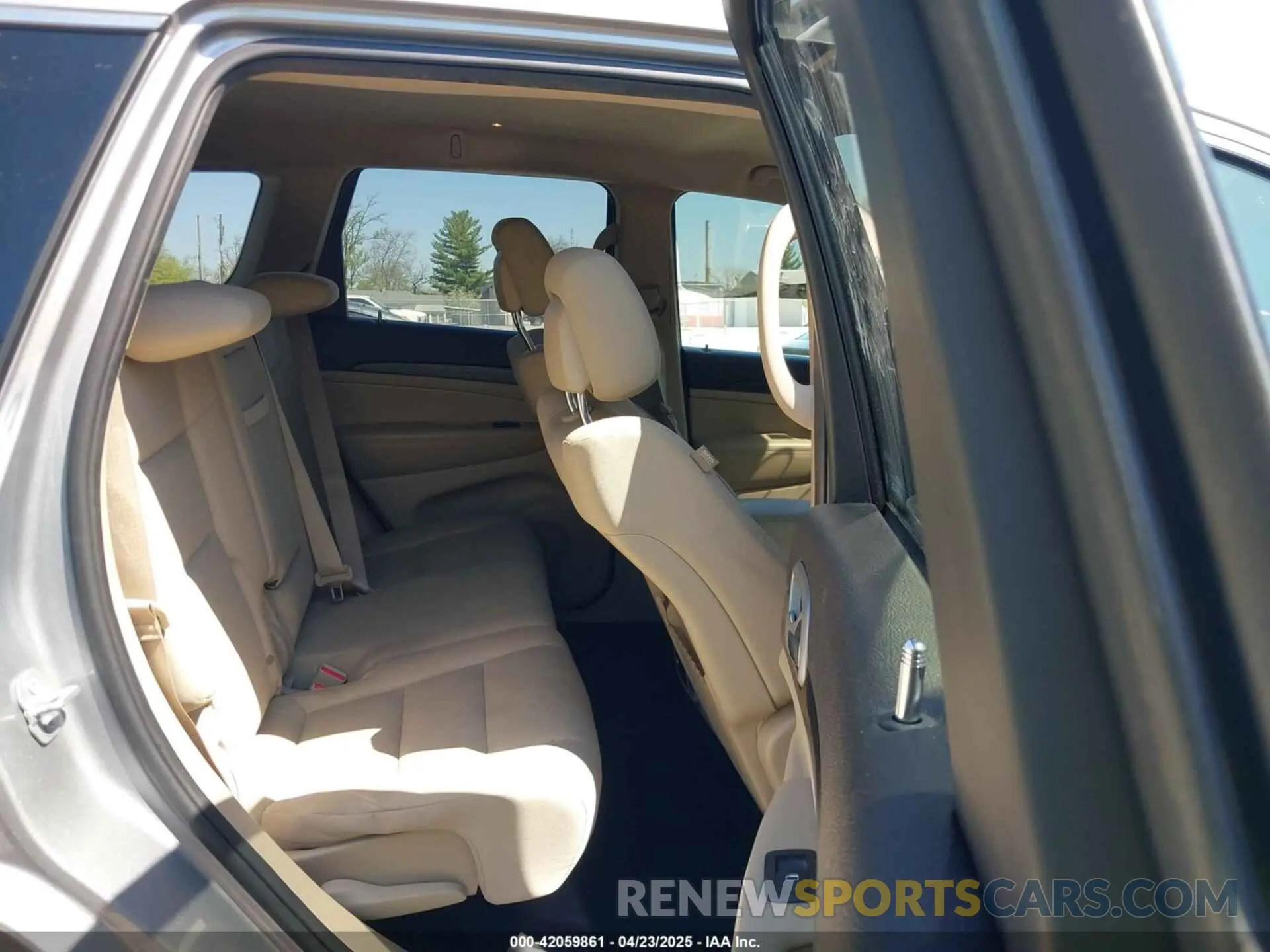 8 Photograph of a damaged car 1C4RJFAG8KC773206 JEEP GRAND CHEROKEE 2019