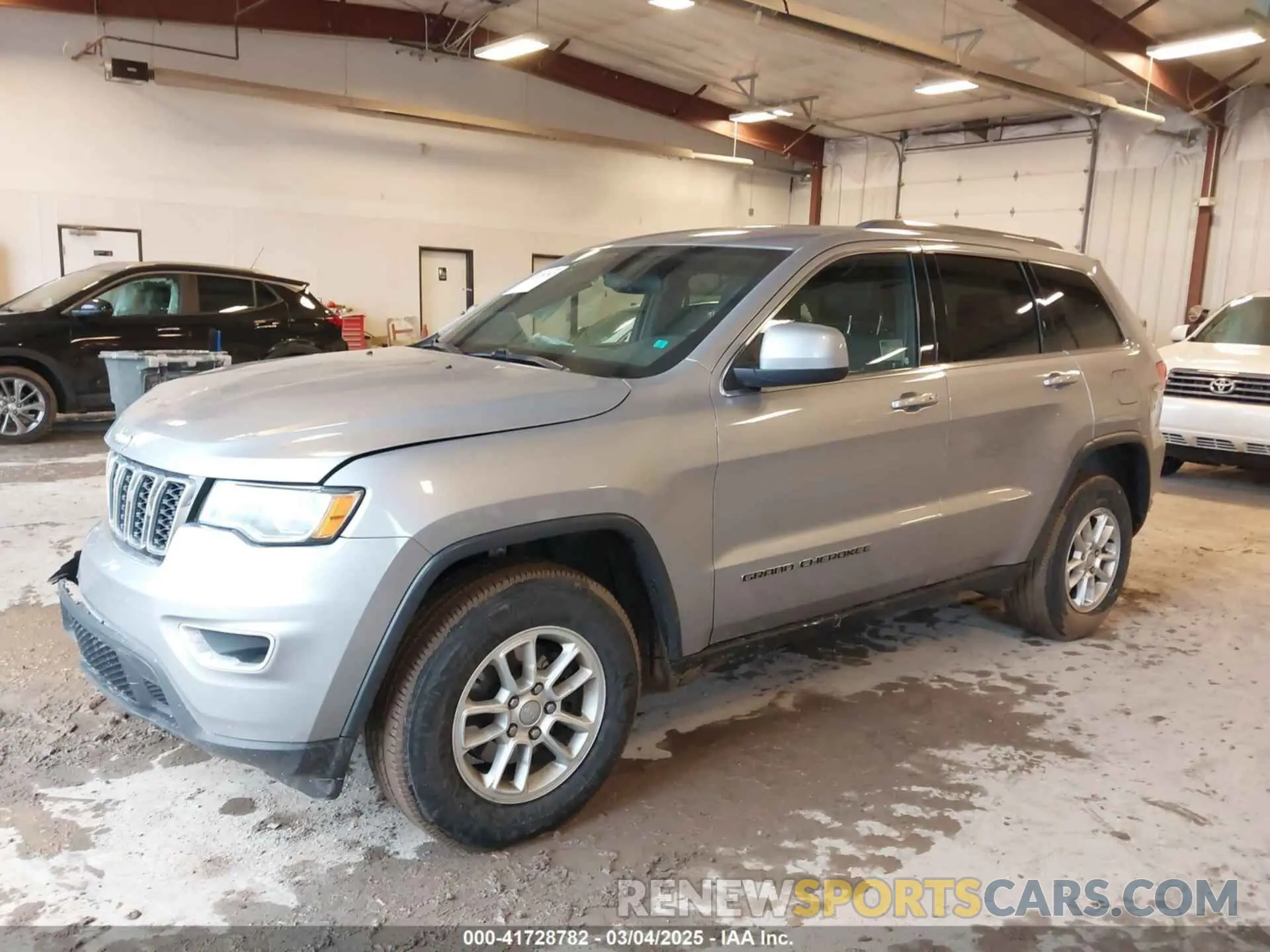 2 Photograph of a damaged car 1C4RJFAG8KC823814 JEEP GRAND CHEROKEE 2019