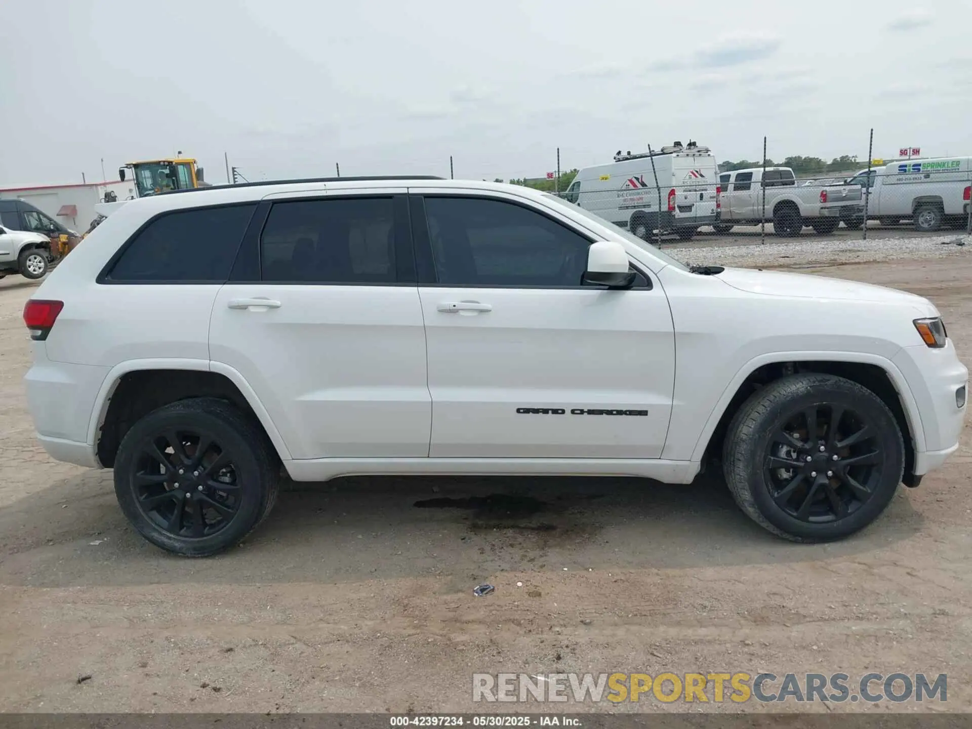 14 Photograph of a damaged car 1C4RJFAG8KC840385 JEEP GRAND CHEROKEE 2019