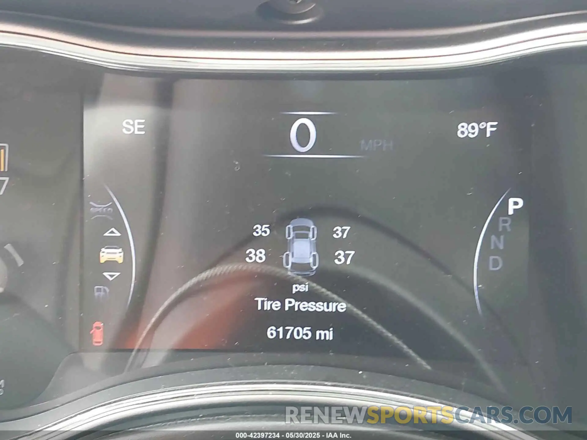 16 Photograph of a damaged car 1C4RJFAG8KC840385 JEEP GRAND CHEROKEE 2019