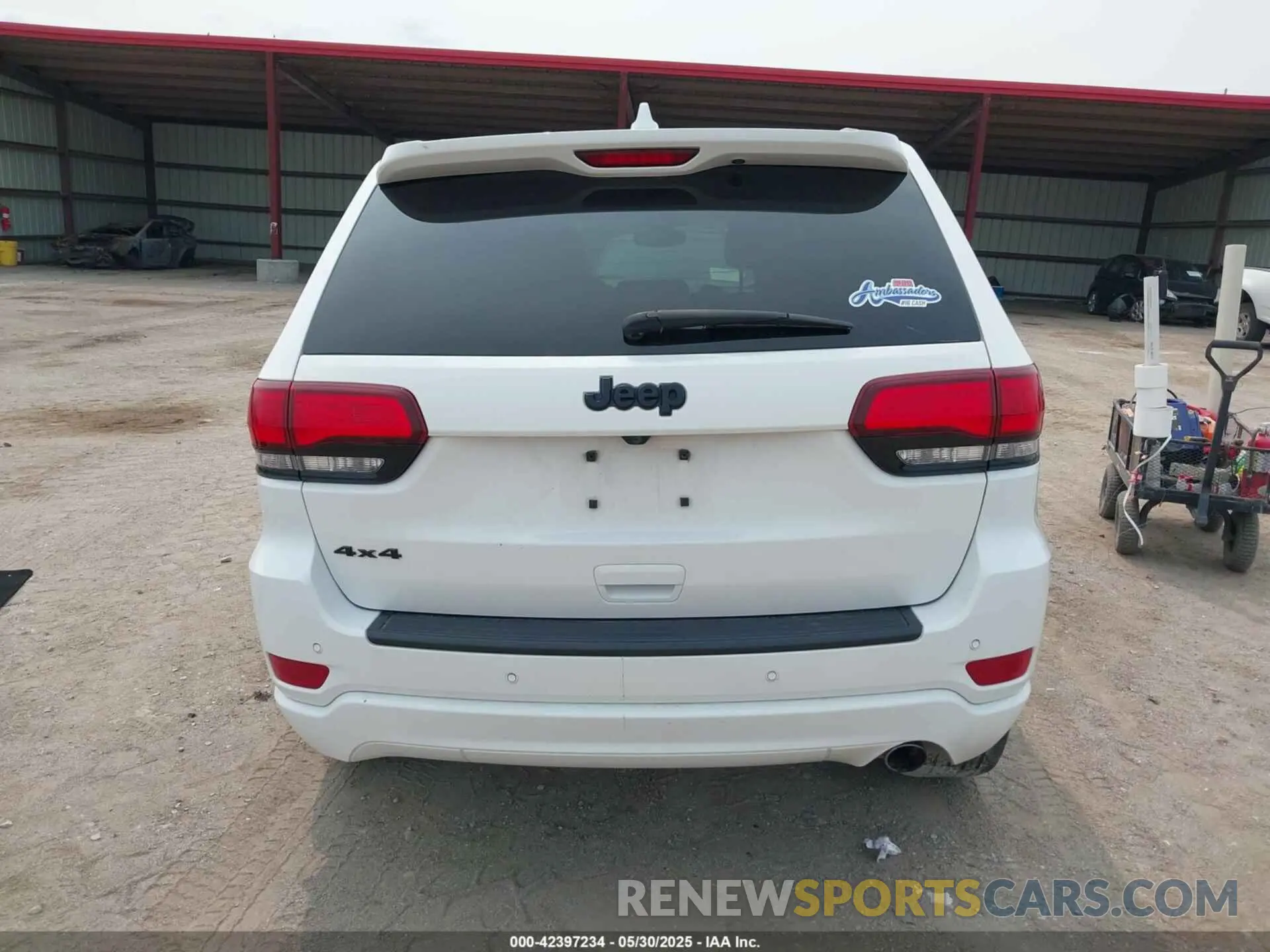 17 Photograph of a damaged car 1C4RJFAG8KC840385 JEEP GRAND CHEROKEE 2019