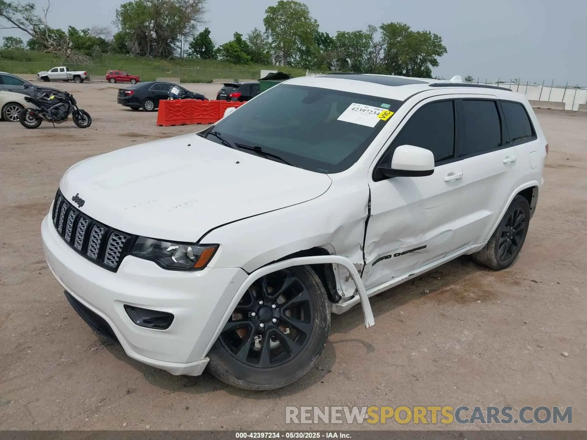 2 Photograph of a damaged car 1C4RJFAG8KC840385 JEEP GRAND CHEROKEE 2019