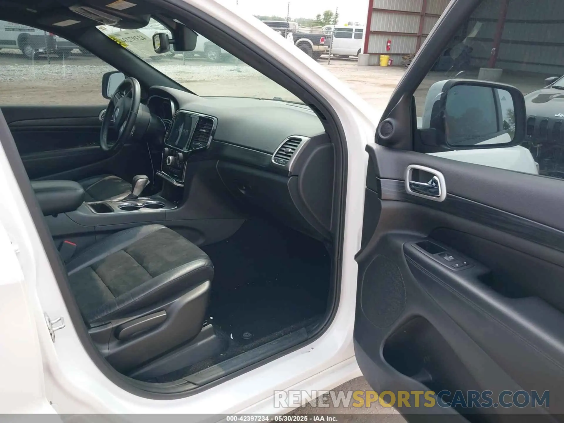 5 Photograph of a damaged car 1C4RJFAG8KC840385 JEEP GRAND CHEROKEE 2019