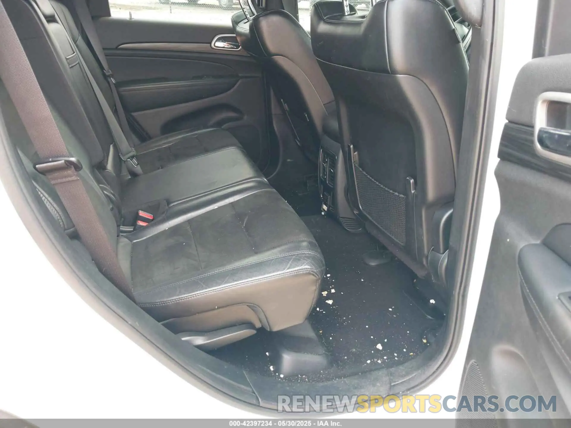 8 Photograph of a damaged car 1C4RJFAG8KC840385 JEEP GRAND CHEROKEE 2019