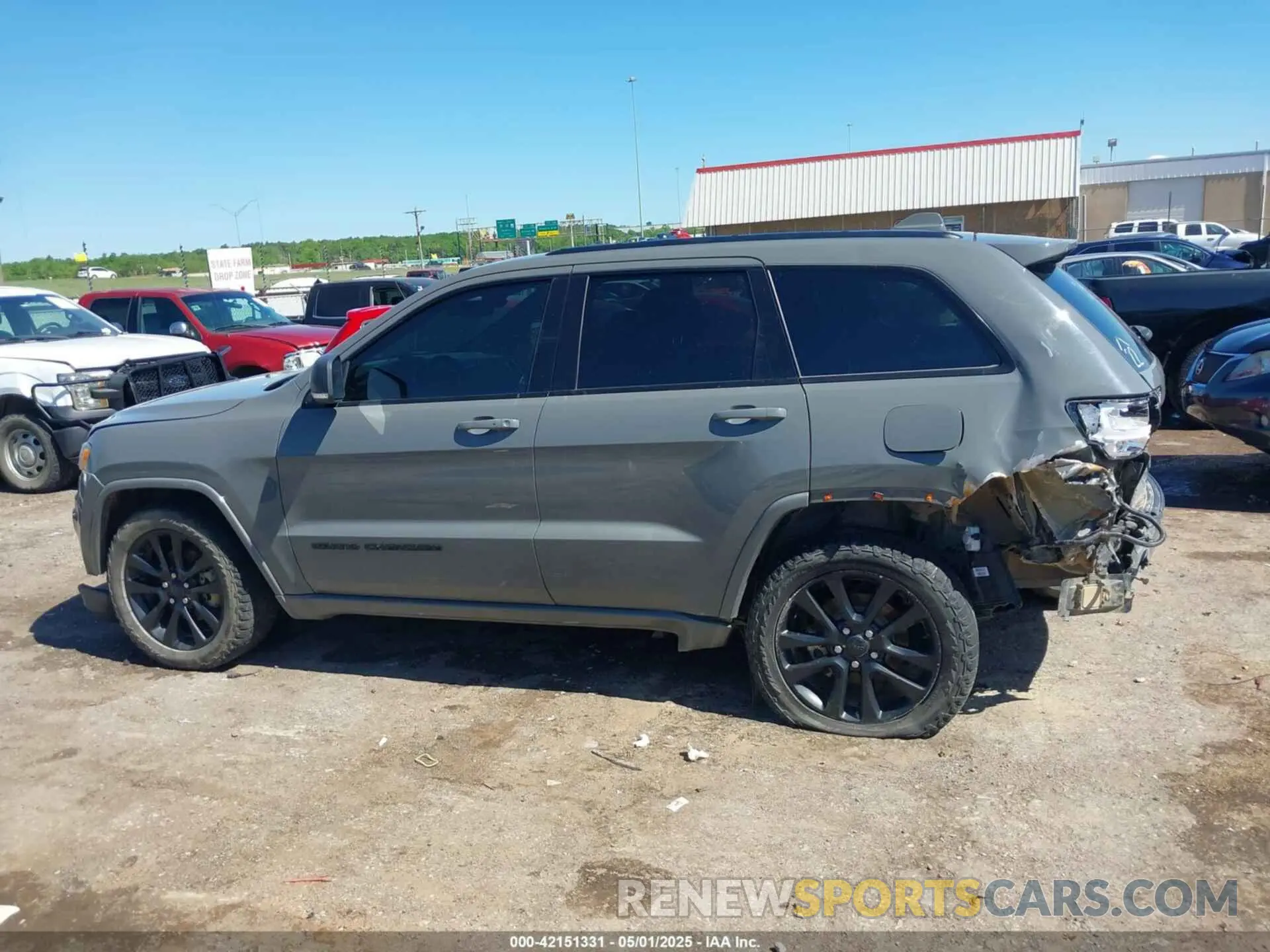 14 Photograph of a damaged car 1C4RJFAG8KC849782 JEEP GRAND CHEROKEE 2019