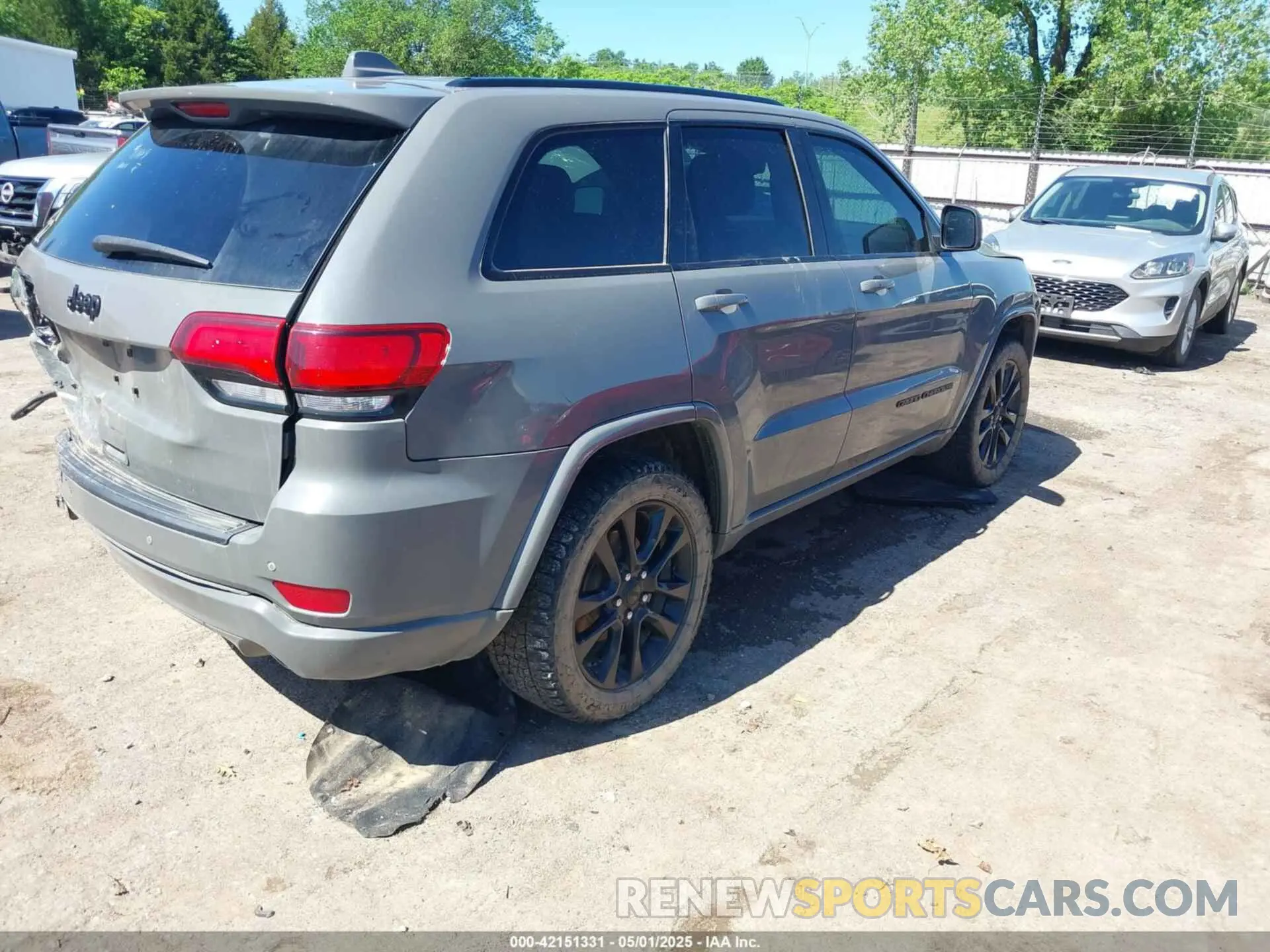 4 Photograph of a damaged car 1C4RJFAG8KC849782 JEEP GRAND CHEROKEE 2019