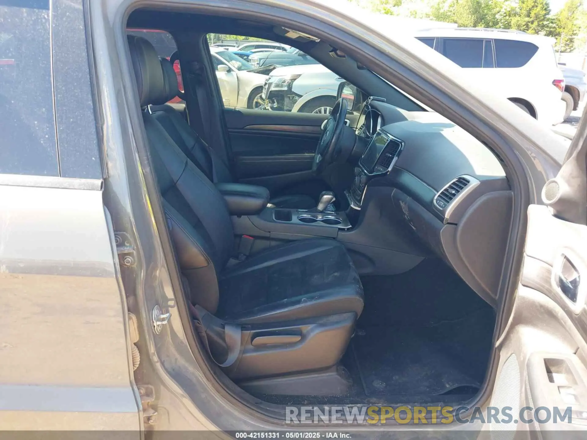 5 Photograph of a damaged car 1C4RJFAG8KC849782 JEEP GRAND CHEROKEE 2019