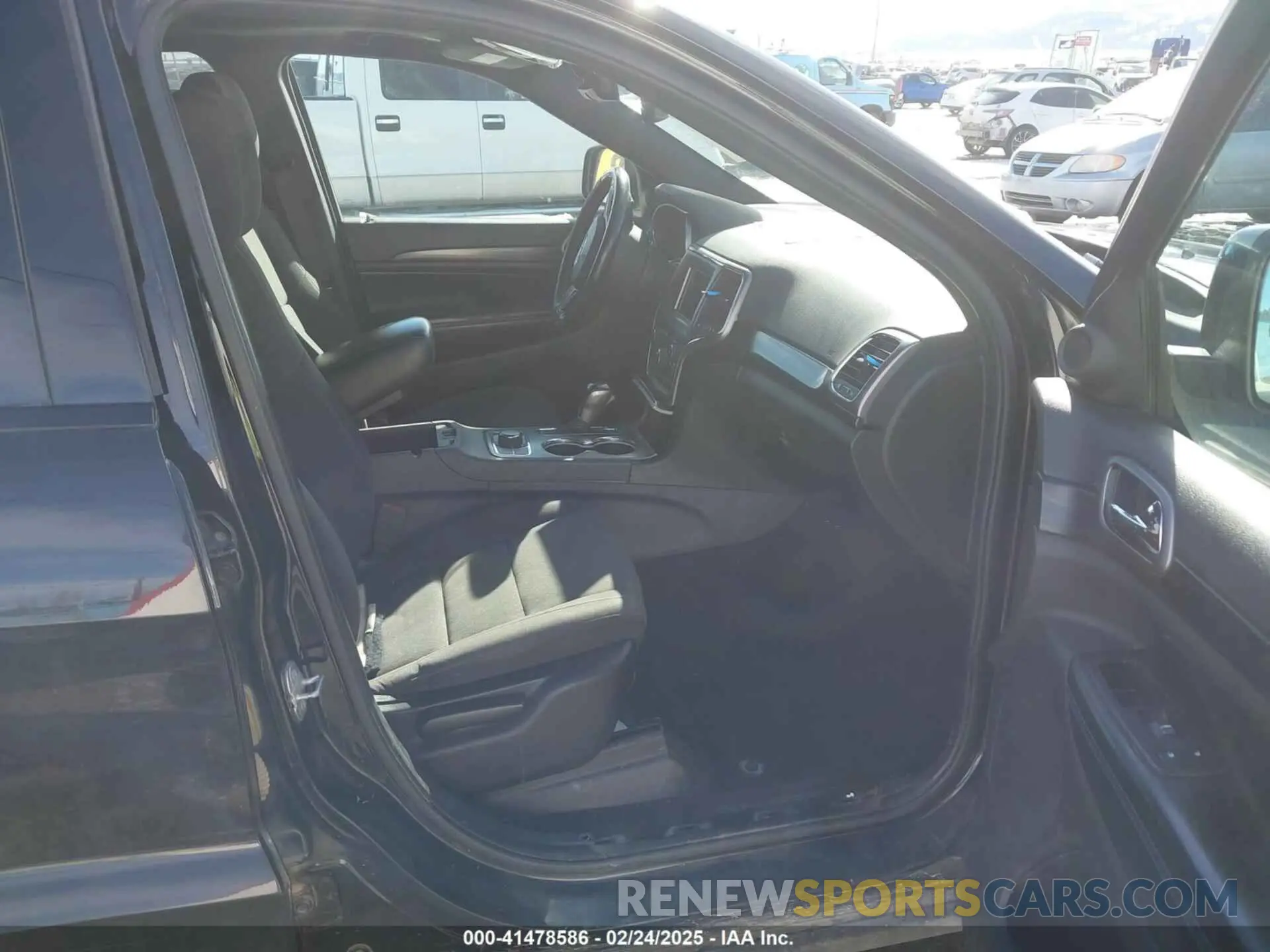 5 Photograph of a damaged car 1C4RJFAG9KC545246 JEEP GRAND CHEROKEE 2019