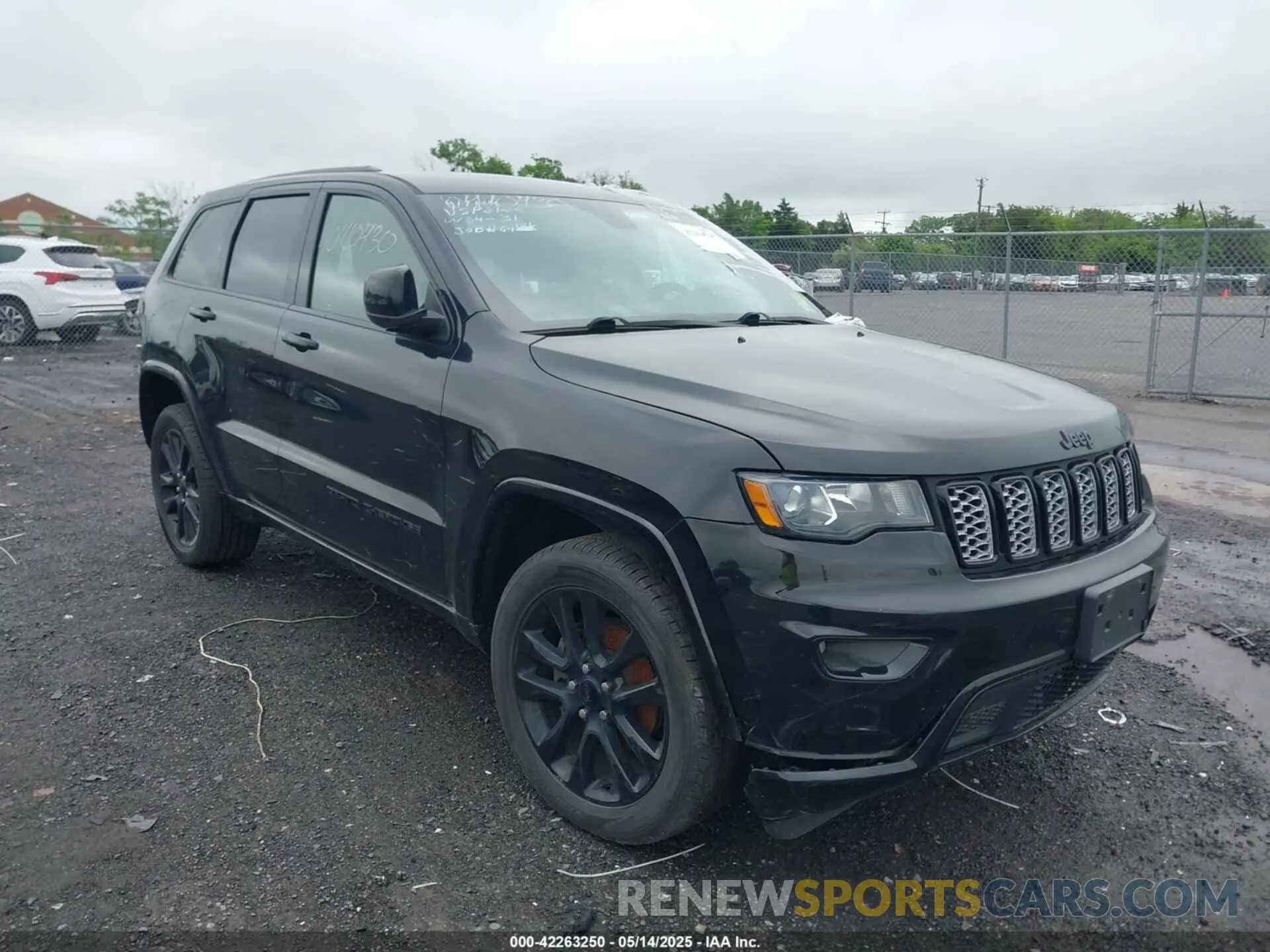 1 Photograph of a damaged car 1C4RJFAG9KC579011 JEEP GRAND CHEROKEE 2019