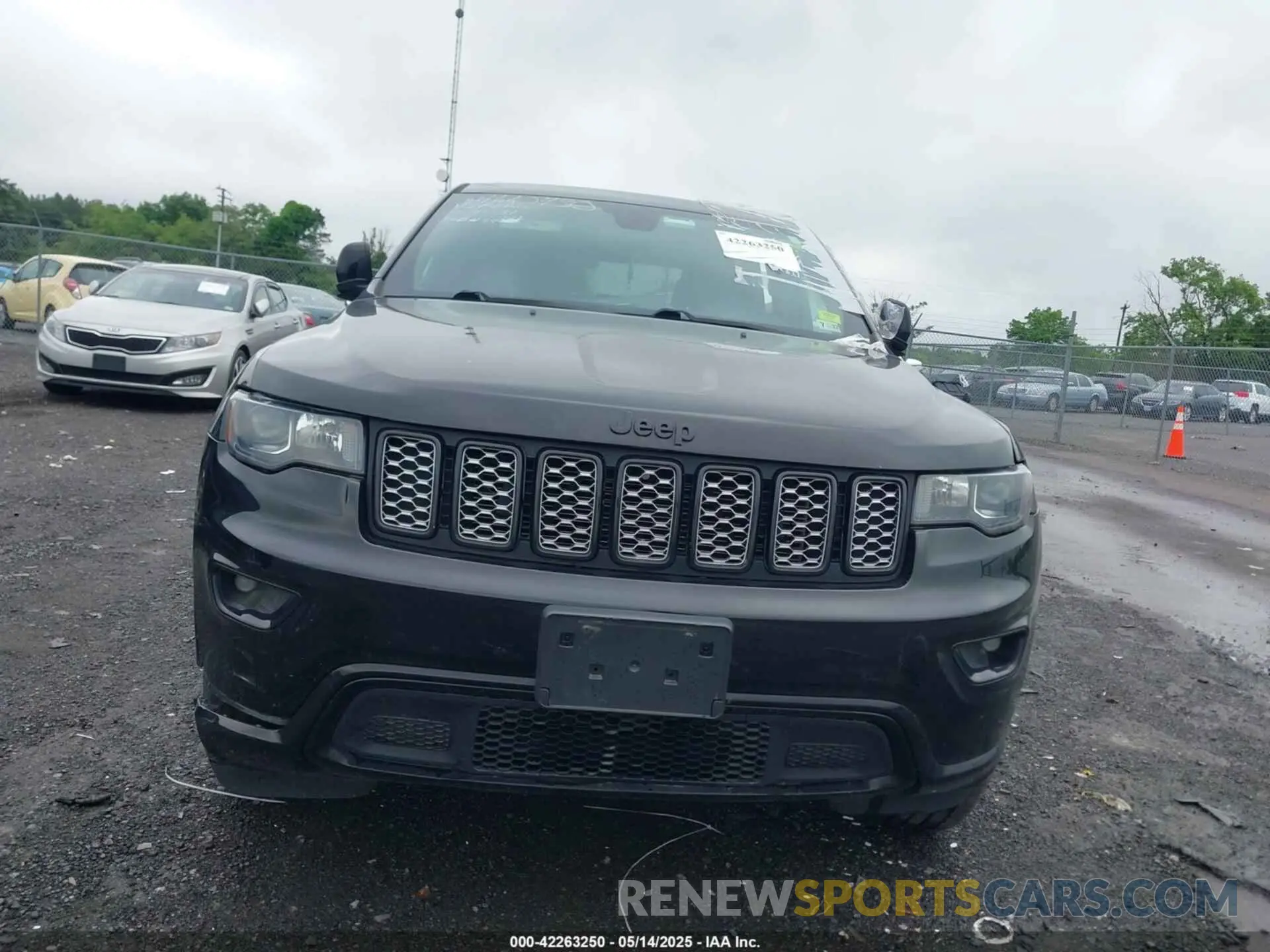 12 Photograph of a damaged car 1C4RJFAG9KC579011 JEEP GRAND CHEROKEE 2019