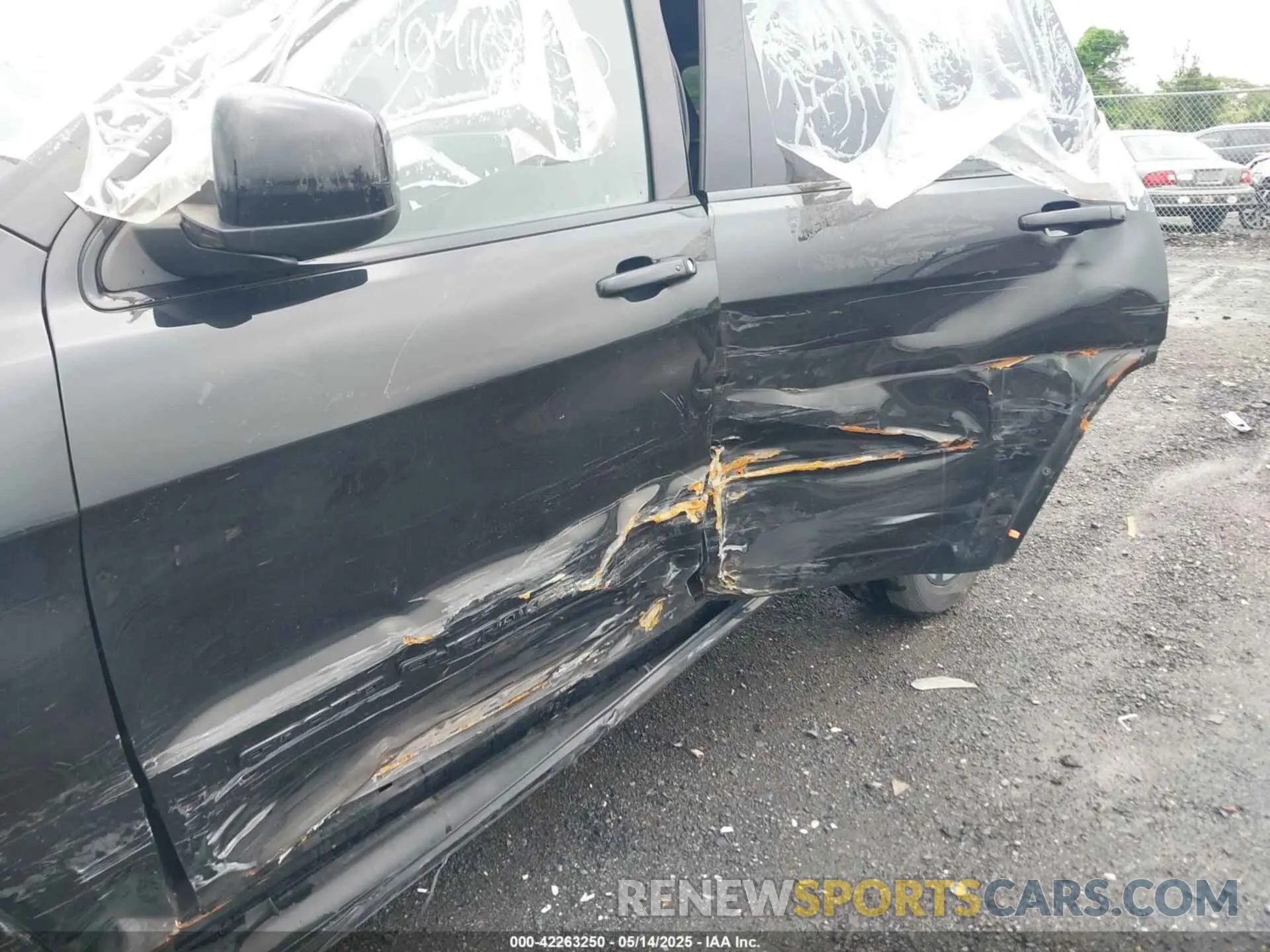 6 Photograph of a damaged car 1C4RJFAG9KC579011 JEEP GRAND CHEROKEE 2019