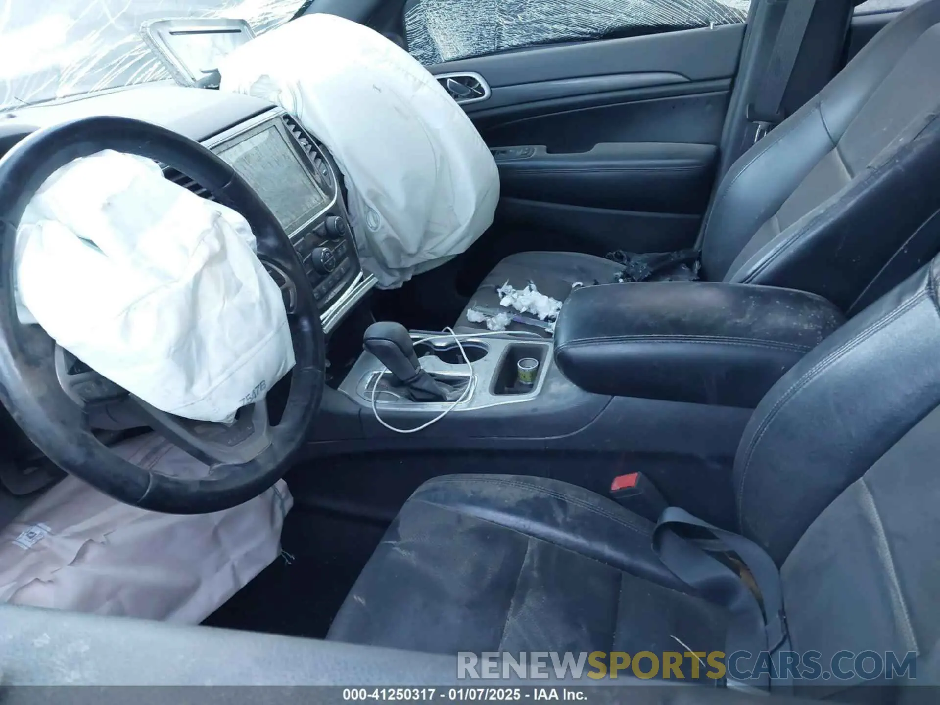 5 Photograph of a damaged car 1C4RJFAG9KC588520 JEEP GRAND CHEROKEE 2019