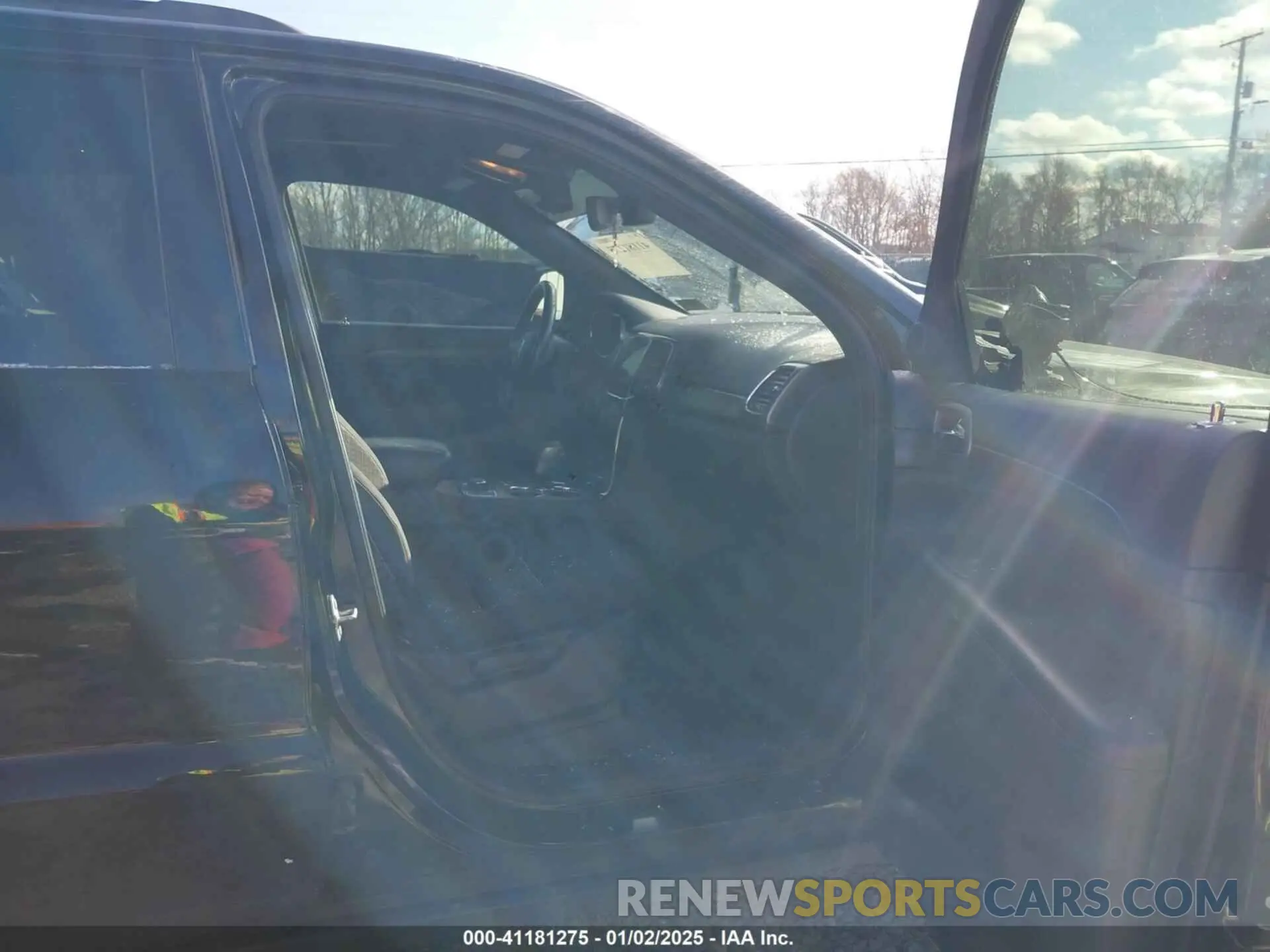 5 Photograph of a damaged car 1C4RJFAGXKC537978 JEEP GRAND CHEROKEE 2019
