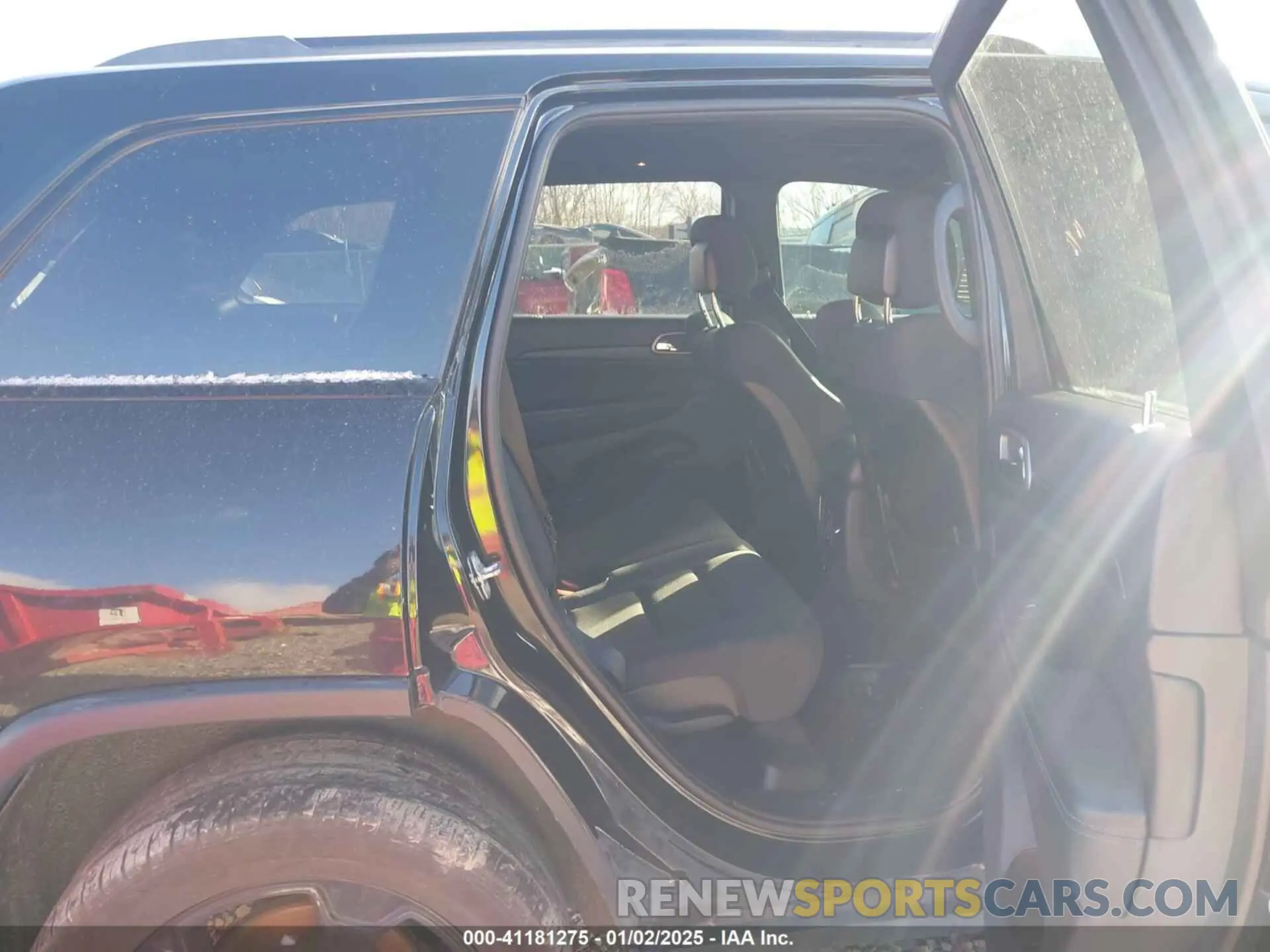 8 Photograph of a damaged car 1C4RJFAGXKC537978 JEEP GRAND CHEROKEE 2019