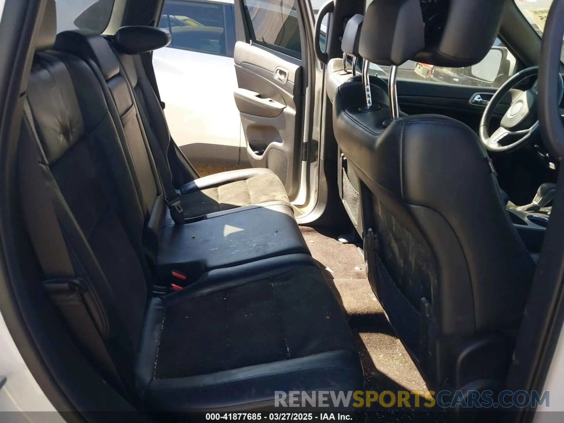 8 Photograph of a damaged car 1C4RJFAGXKC577977 JEEP GRAND CHEROKEE 2019