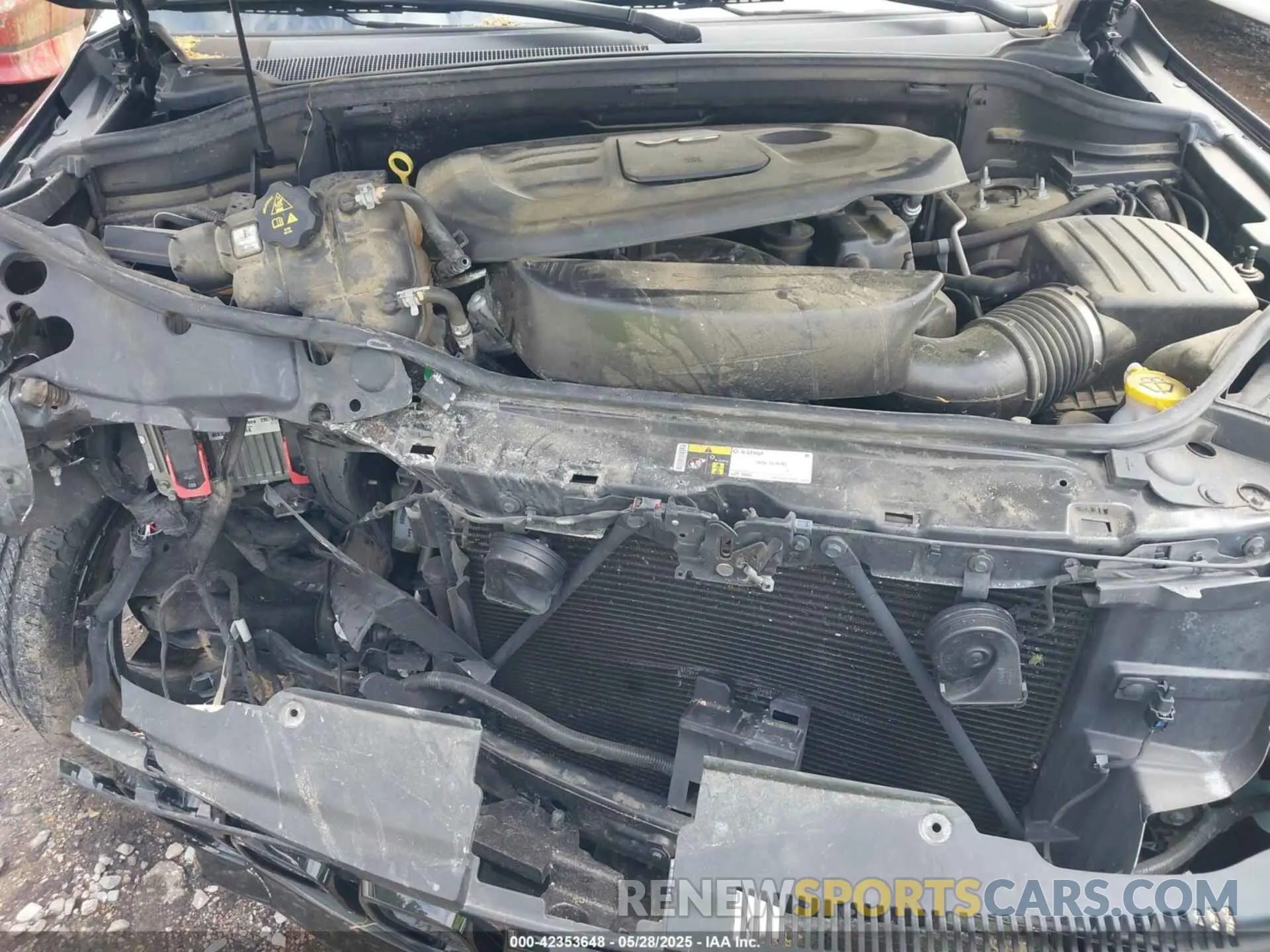 10 Photograph of a damaged car 1C4RJFAGXKC640365 JEEP GRAND CHEROKEE 2019