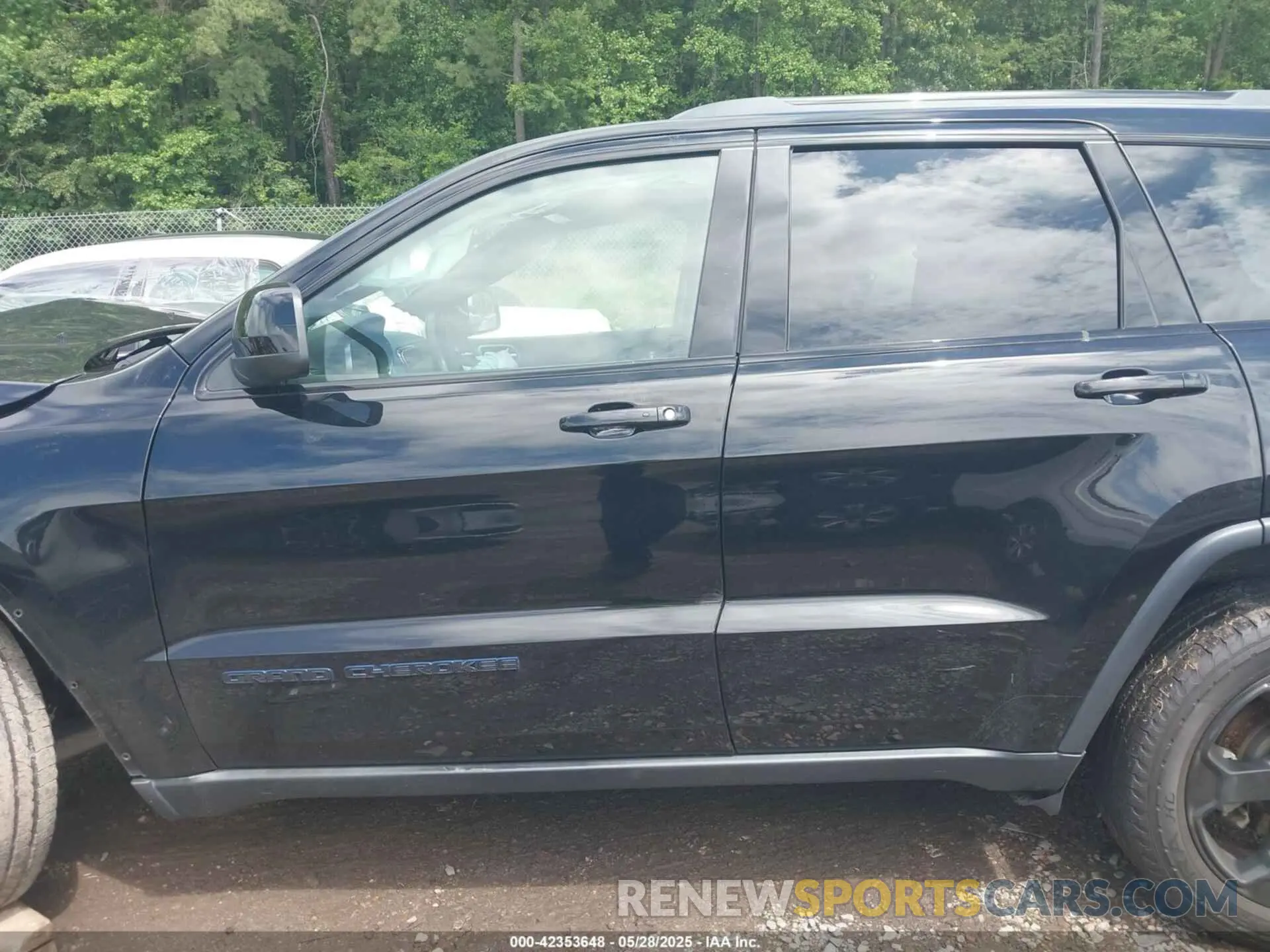 14 Photograph of a damaged car 1C4RJFAGXKC640365 JEEP GRAND CHEROKEE 2019