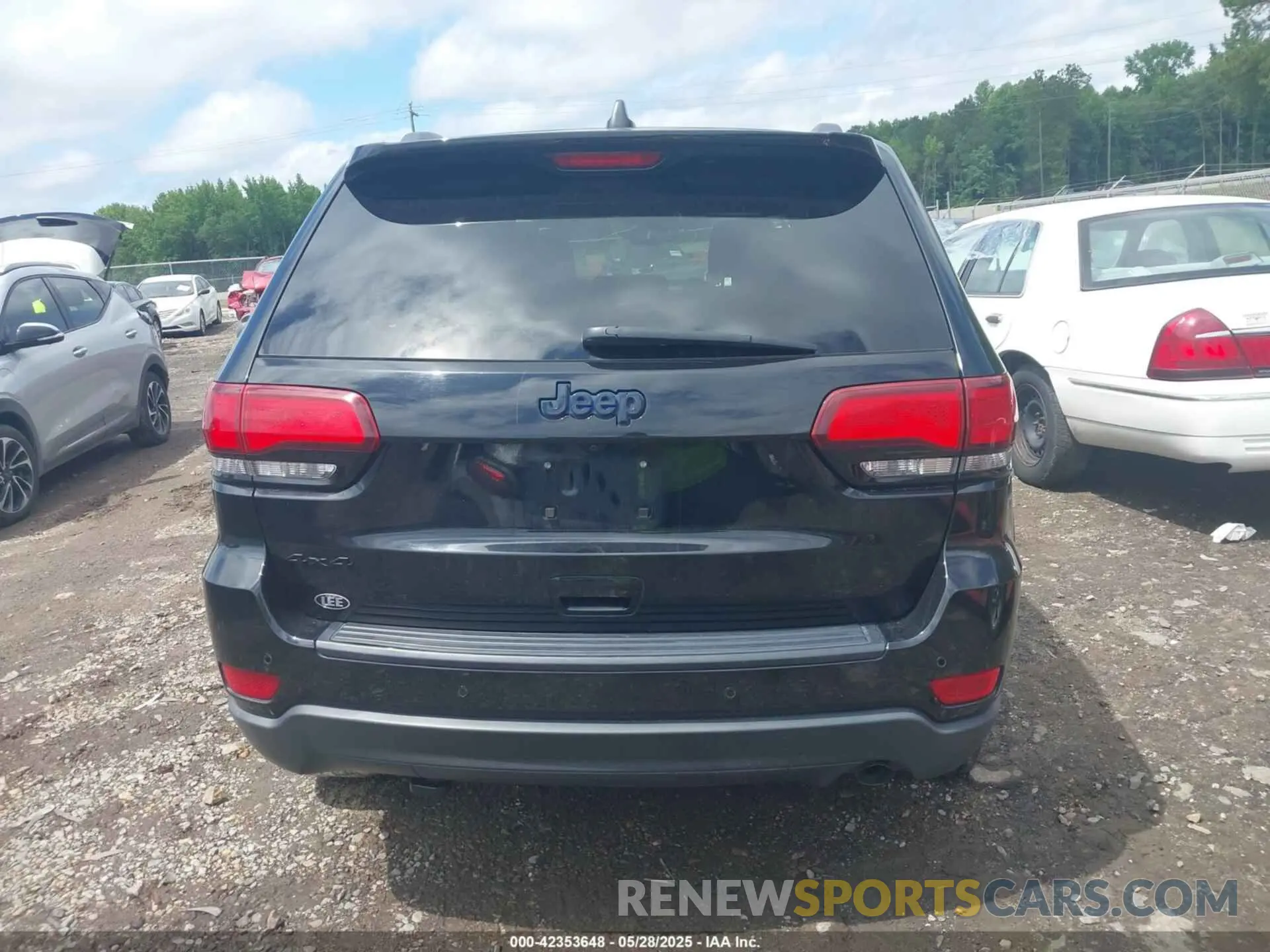 16 Photograph of a damaged car 1C4RJFAGXKC640365 JEEP GRAND CHEROKEE 2019