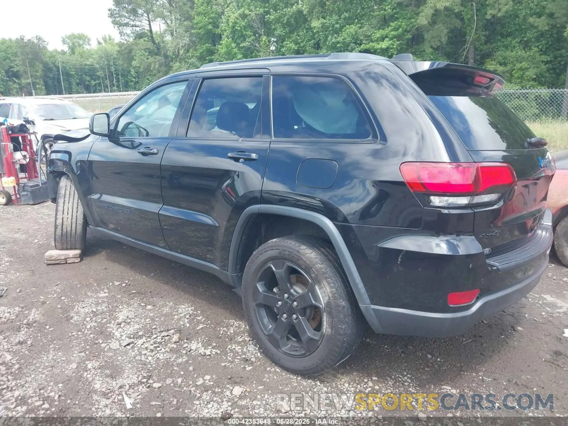 3 Photograph of a damaged car 1C4RJFAGXKC640365 JEEP GRAND CHEROKEE 2019