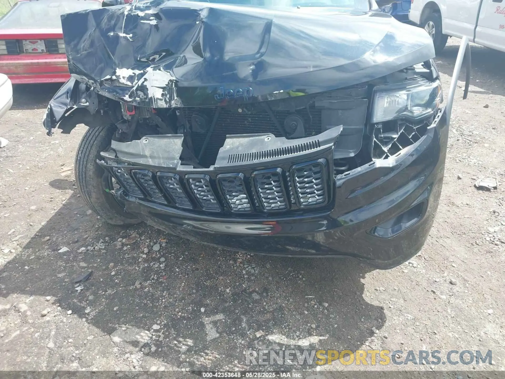 6 Photograph of a damaged car 1C4RJFAGXKC640365 JEEP GRAND CHEROKEE 2019