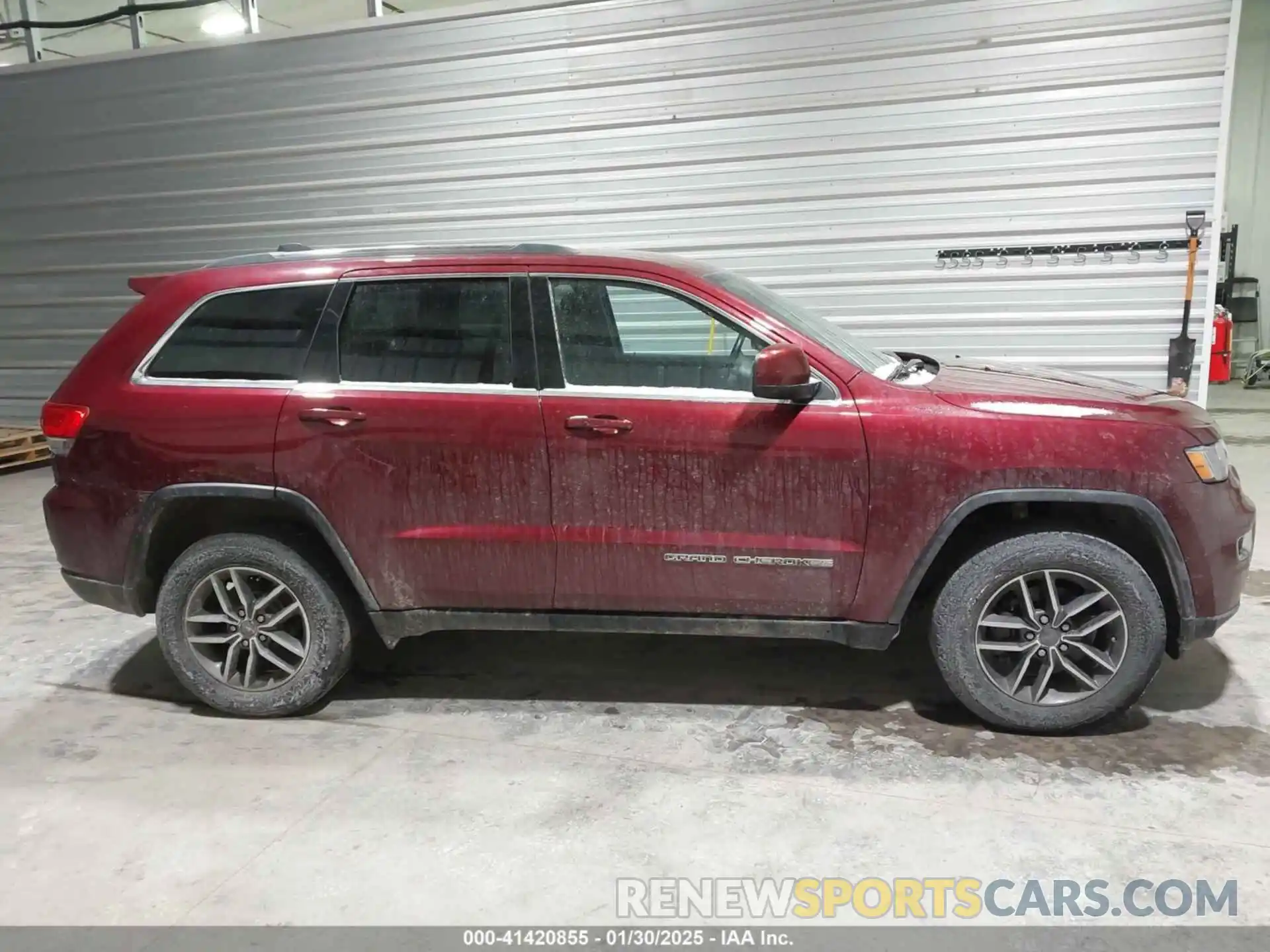 13 Photograph of a damaged car 1C4RJFAGXKC818887 JEEP GRAND CHEROKEE 2019