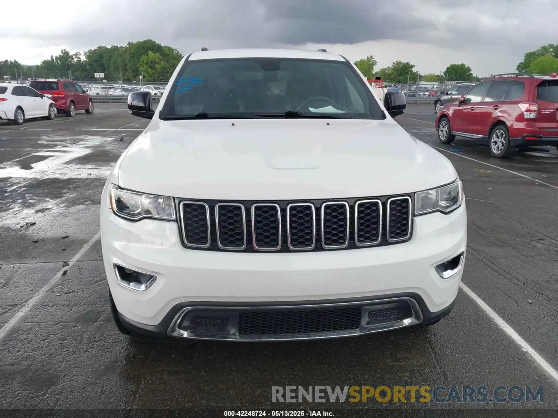 12 Photograph of a damaged car 1C4RJFBG0KC665497 JEEP GRAND CHEROKEE 2019
