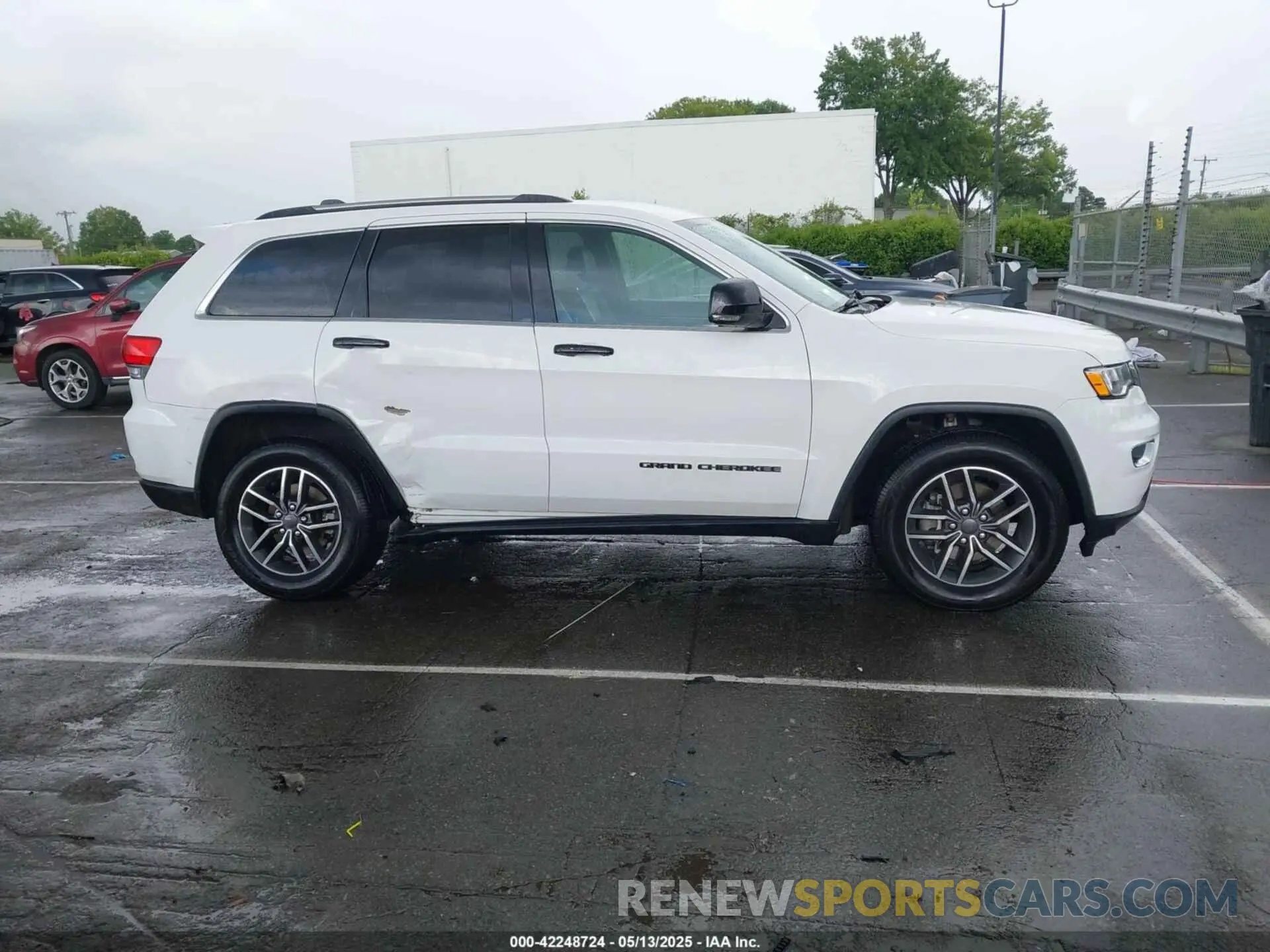 13 Photograph of a damaged car 1C4RJFBG0KC665497 JEEP GRAND CHEROKEE 2019