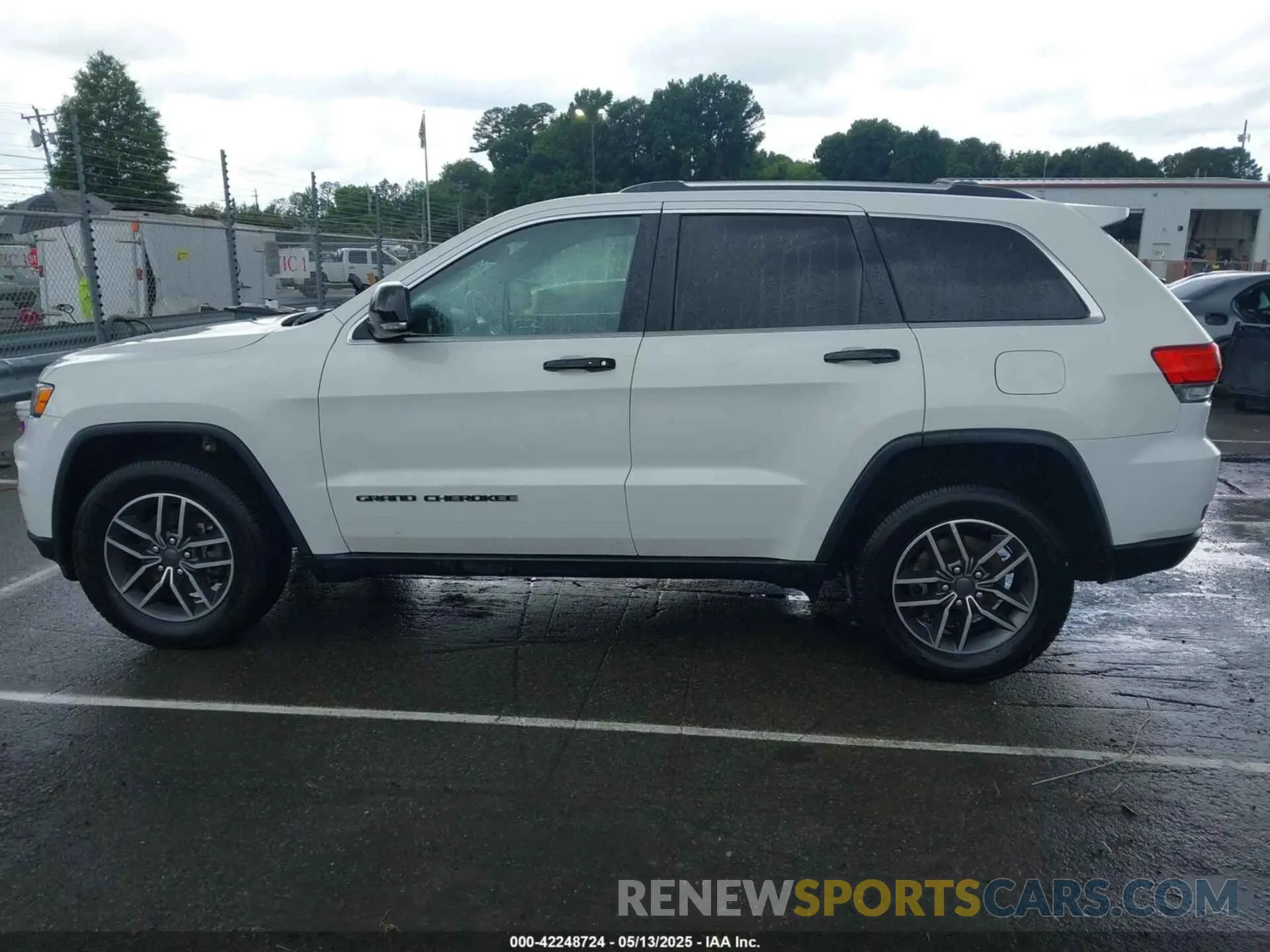14 Photograph of a damaged car 1C4RJFBG0KC665497 JEEP GRAND CHEROKEE 2019