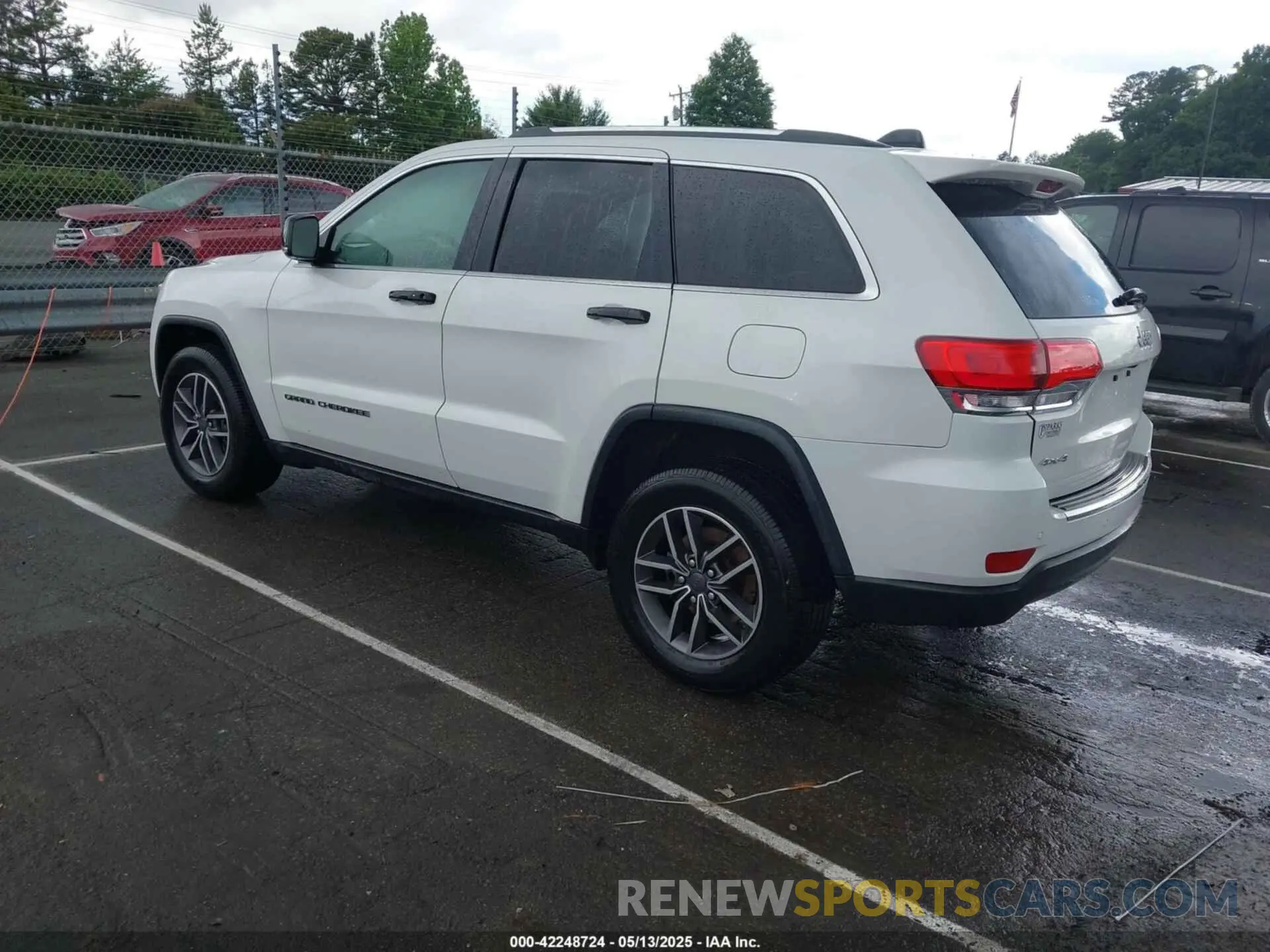 3 Photograph of a damaged car 1C4RJFBG0KC665497 JEEP GRAND CHEROKEE 2019