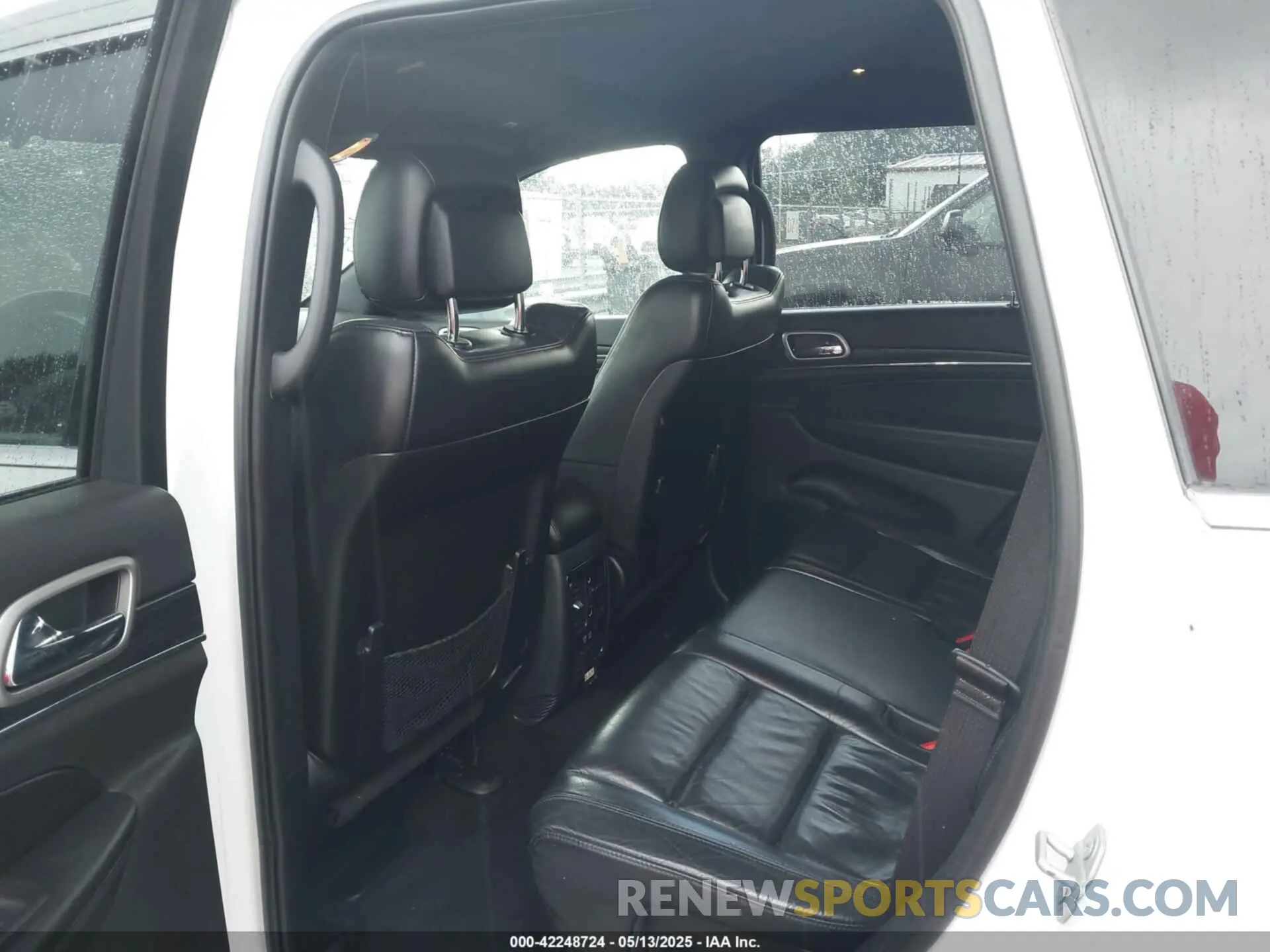 8 Photograph of a damaged car 1C4RJFBG0KC665497 JEEP GRAND CHEROKEE 2019