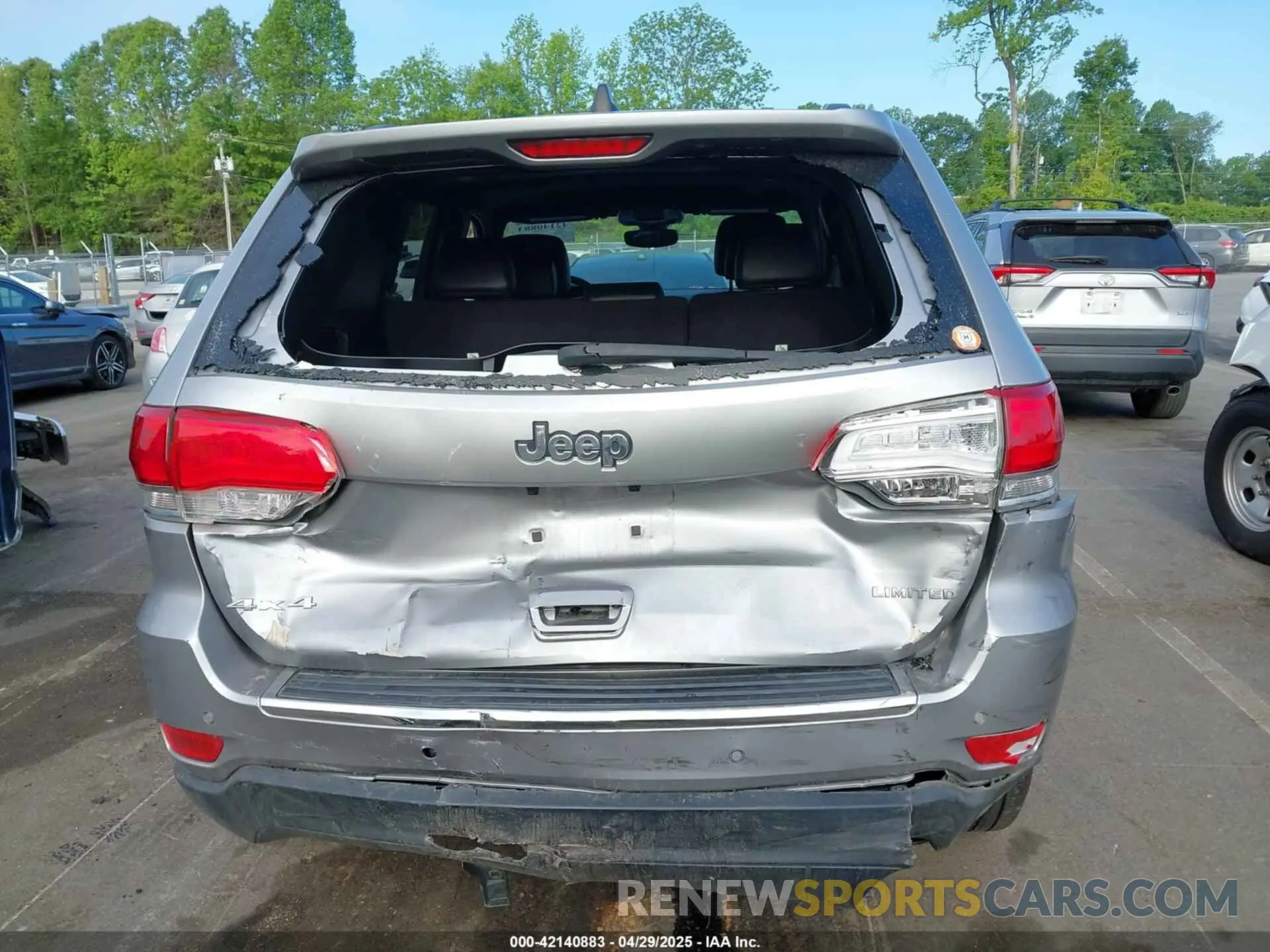 16 Photograph of a damaged car 1C4RJFBG0KC687435 JEEP GRAND CHEROKEE 2019