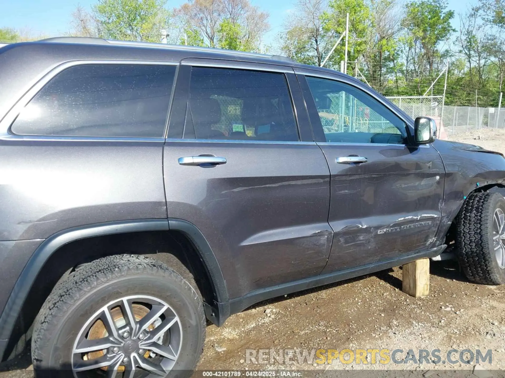 13 Photograph of a damaged car 1C4RJFBG0KC741154 JEEP GRAND CHEROKEE 2019