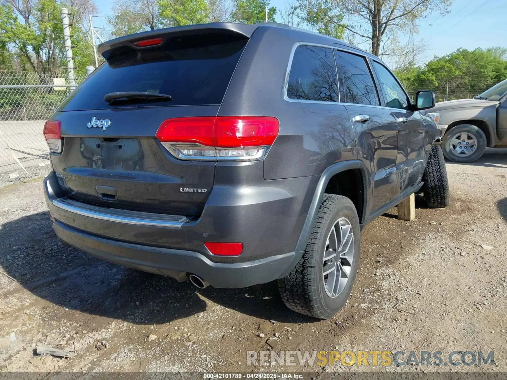 4 Photograph of a damaged car 1C4RJFBG0KC741154 JEEP GRAND CHEROKEE 2019