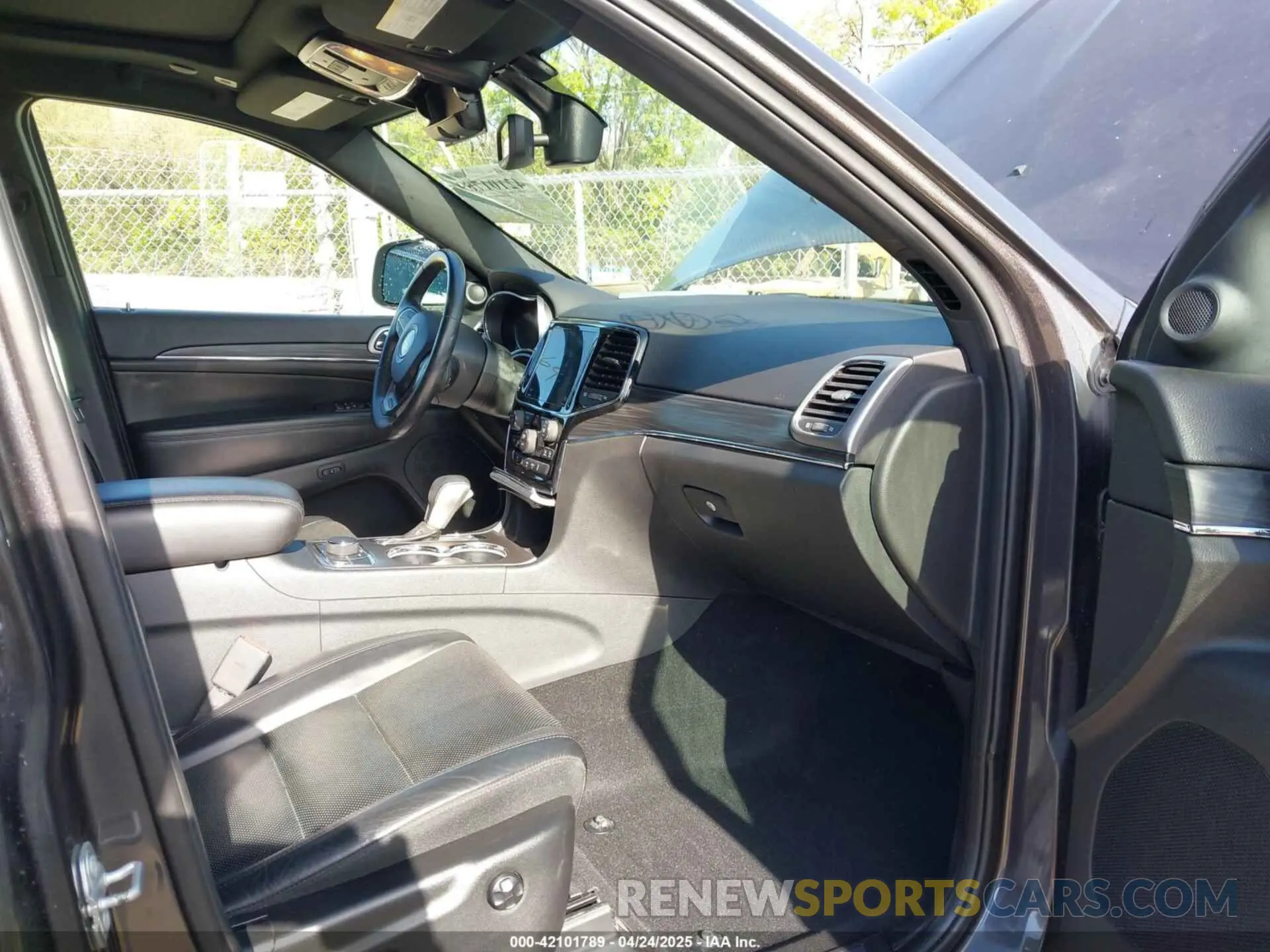 5 Photograph of a damaged car 1C4RJFBG0KC741154 JEEP GRAND CHEROKEE 2019