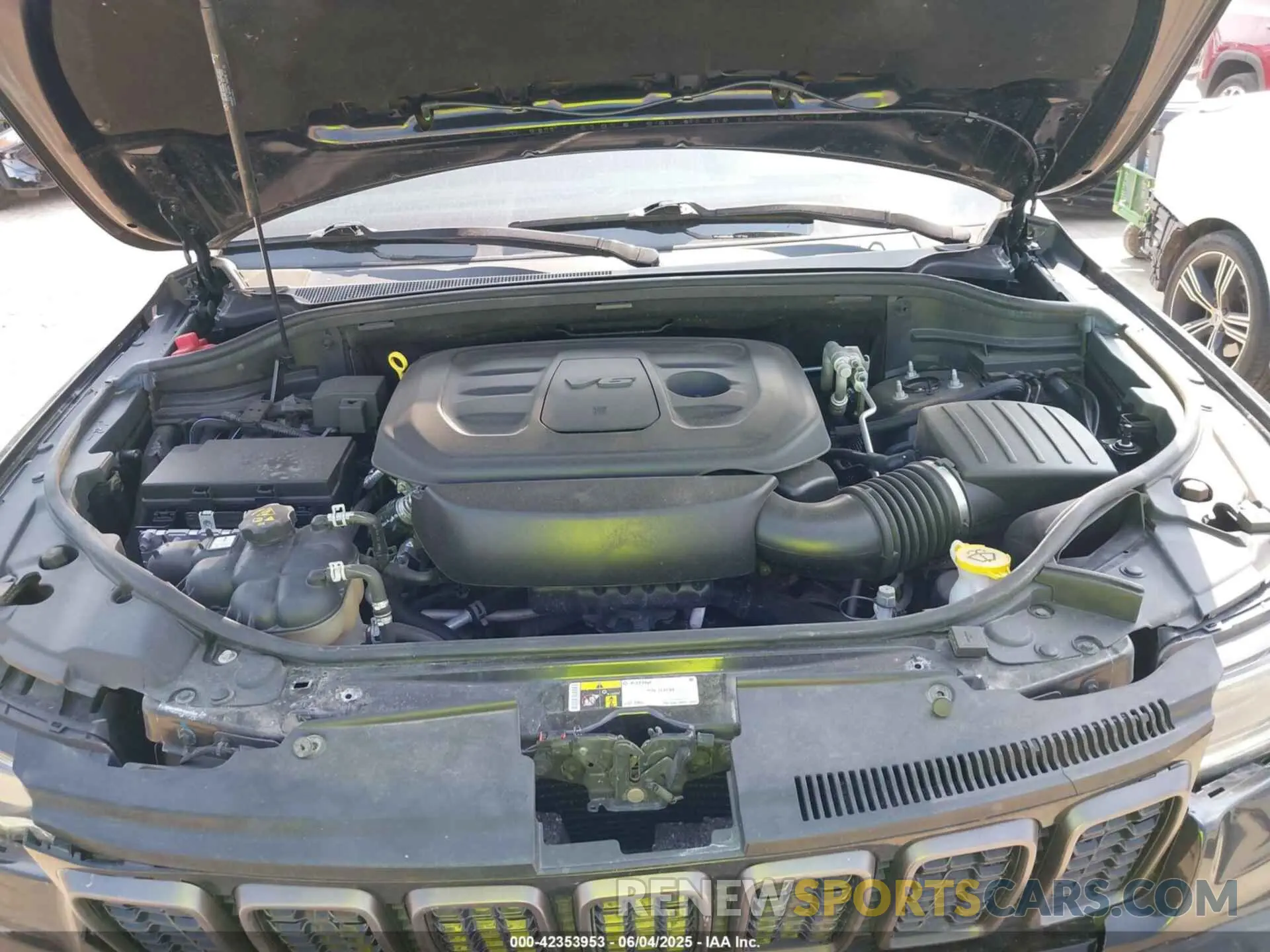 10 Photograph of a damaged car 1C4RJFBG0KC807816 JEEP GRAND CHEROKEE 2019