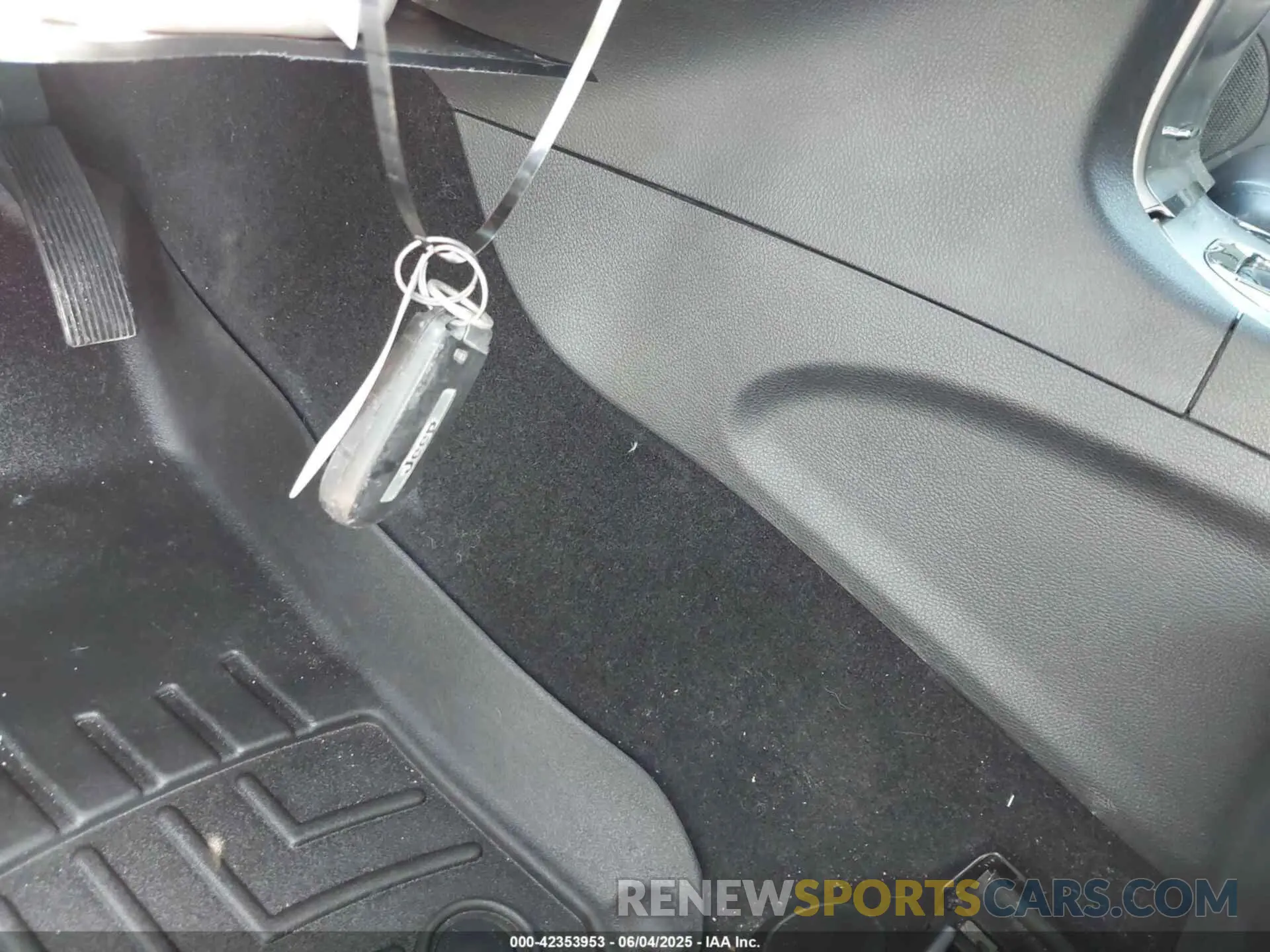 11 Photograph of a damaged car 1C4RJFBG0KC807816 JEEP GRAND CHEROKEE 2019