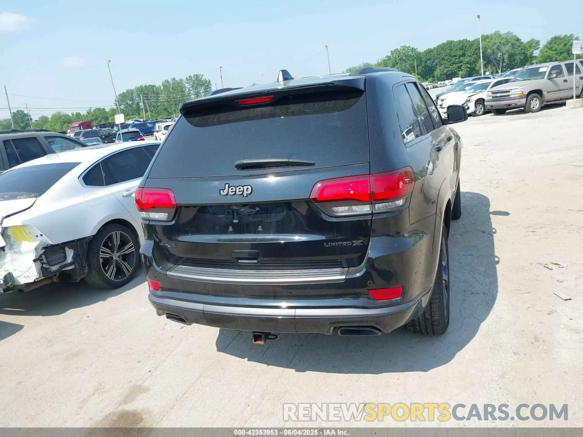 16 Photograph of a damaged car 1C4RJFBG0KC807816 JEEP GRAND CHEROKEE 2019