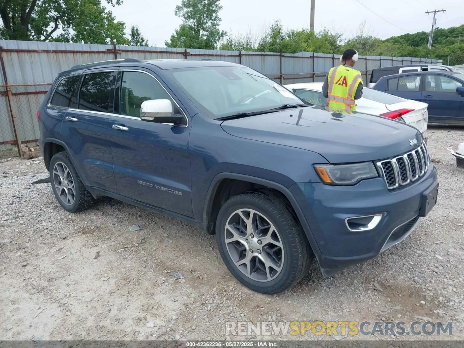 1 Photograph of a damaged car 1C4RJFBG0KC808660 JEEP GRAND CHEROKEE 2019