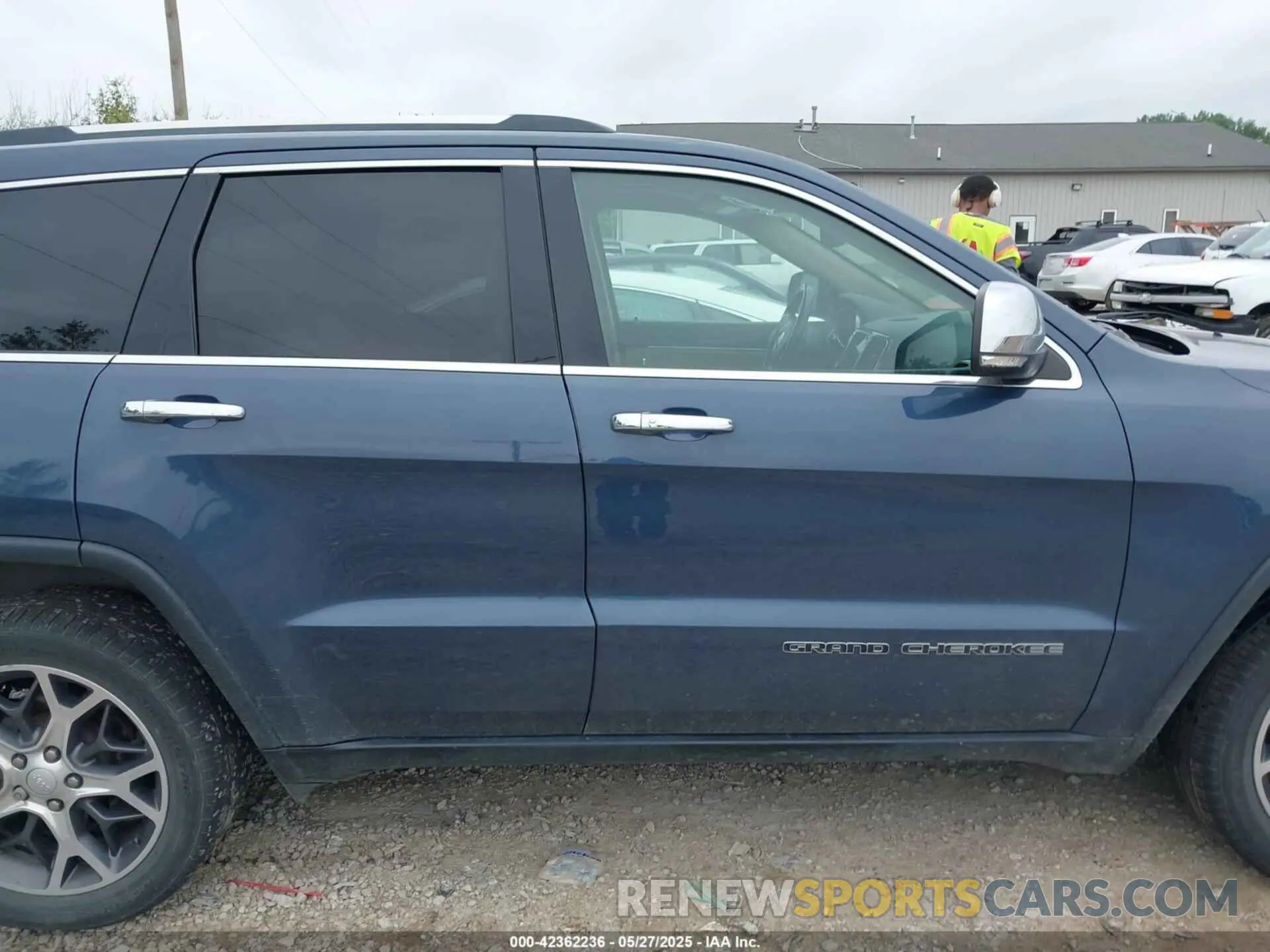 13 Photograph of a damaged car 1C4RJFBG0KC808660 JEEP GRAND CHEROKEE 2019