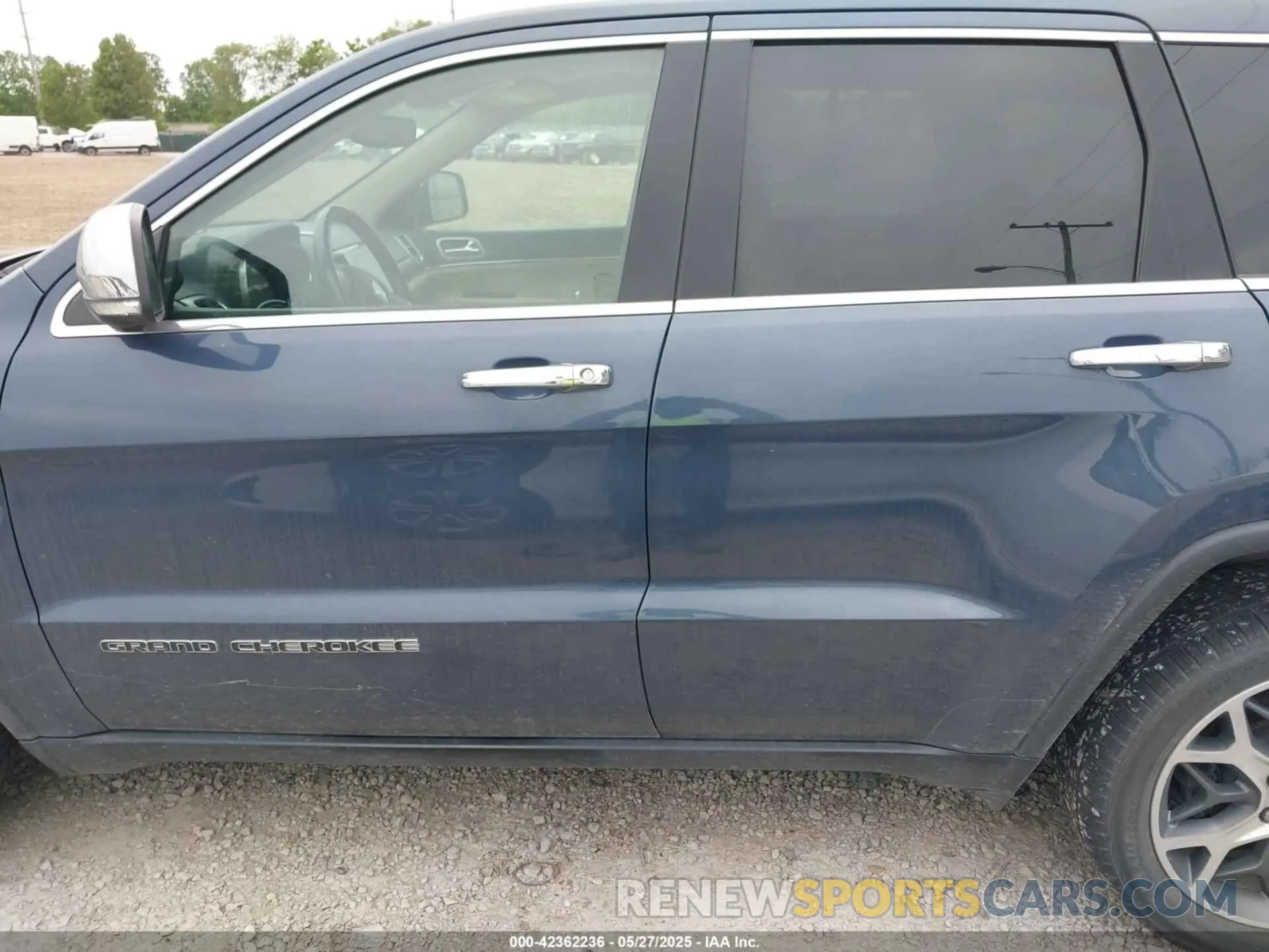 14 Photograph of a damaged car 1C4RJFBG0KC808660 JEEP GRAND CHEROKEE 2019