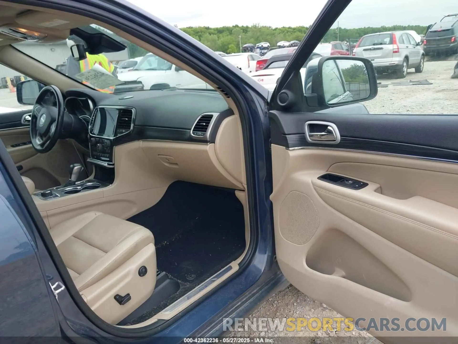 5 Photograph of a damaged car 1C4RJFBG0KC808660 JEEP GRAND CHEROKEE 2019