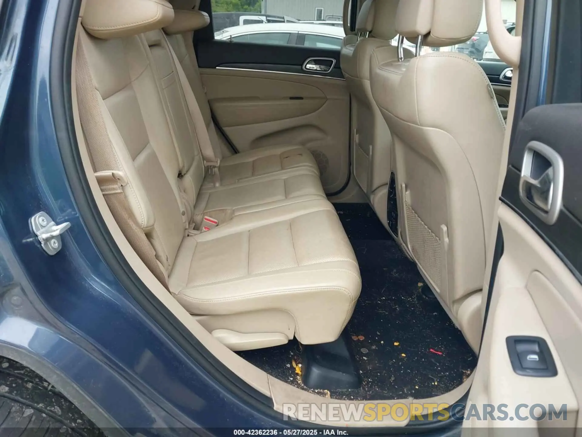 8 Photograph of a damaged car 1C4RJFBG0KC808660 JEEP GRAND CHEROKEE 2019