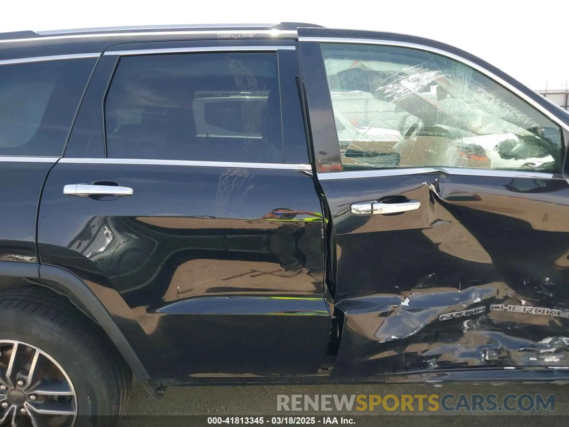 13 Photograph of a damaged car 1C4RJFBG0KC842131 JEEP GRAND CHEROKEE 2019
