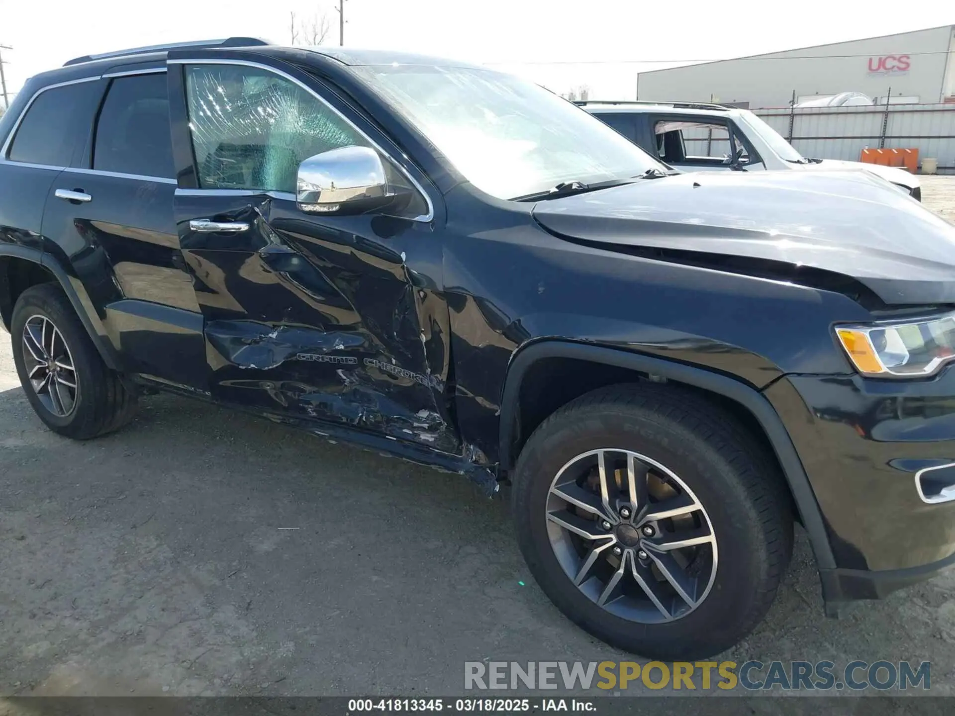 17 Photograph of a damaged car 1C4RJFBG0KC842131 JEEP GRAND CHEROKEE 2019