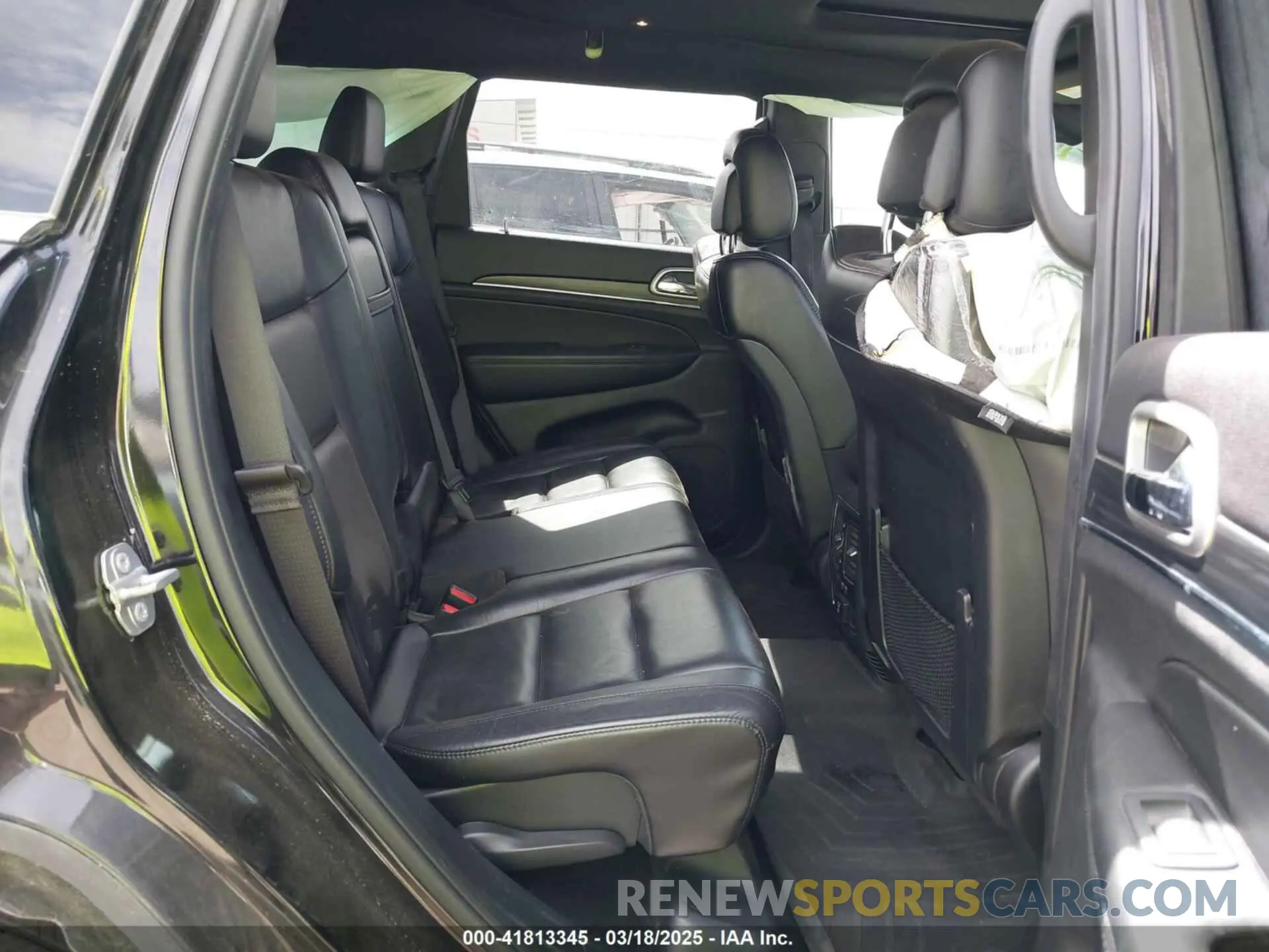 8 Photograph of a damaged car 1C4RJFBG0KC842131 JEEP GRAND CHEROKEE 2019