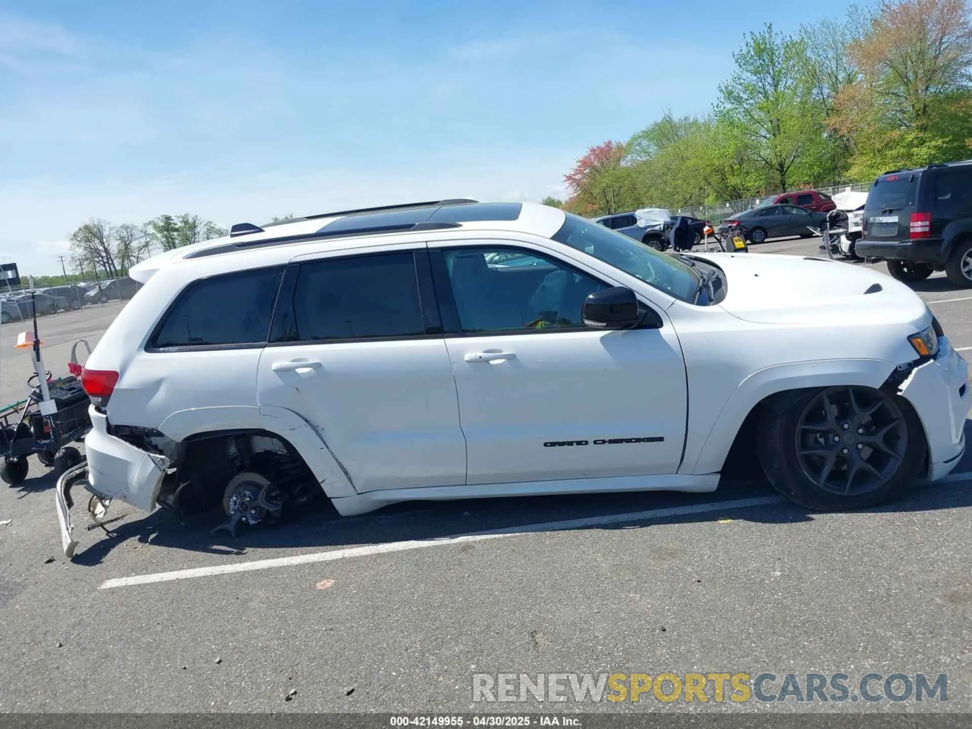 14 Photograph of a damaged car 1C4RJFBG1KC679229 JEEP GRAND CHEROKEE 2019