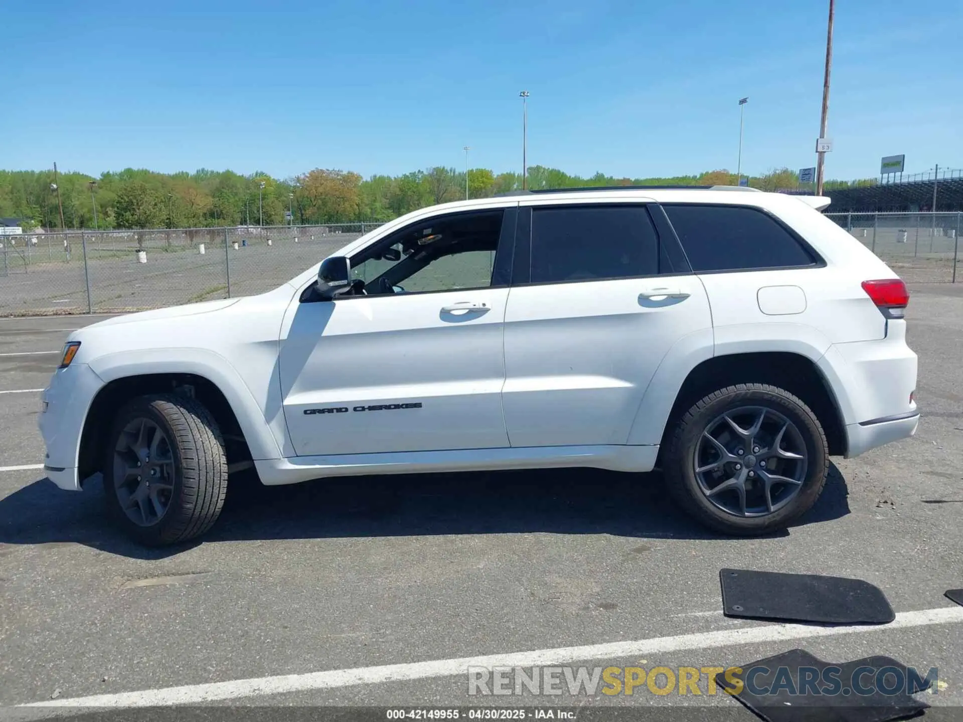 15 Photograph of a damaged car 1C4RJFBG1KC679229 JEEP GRAND CHEROKEE 2019